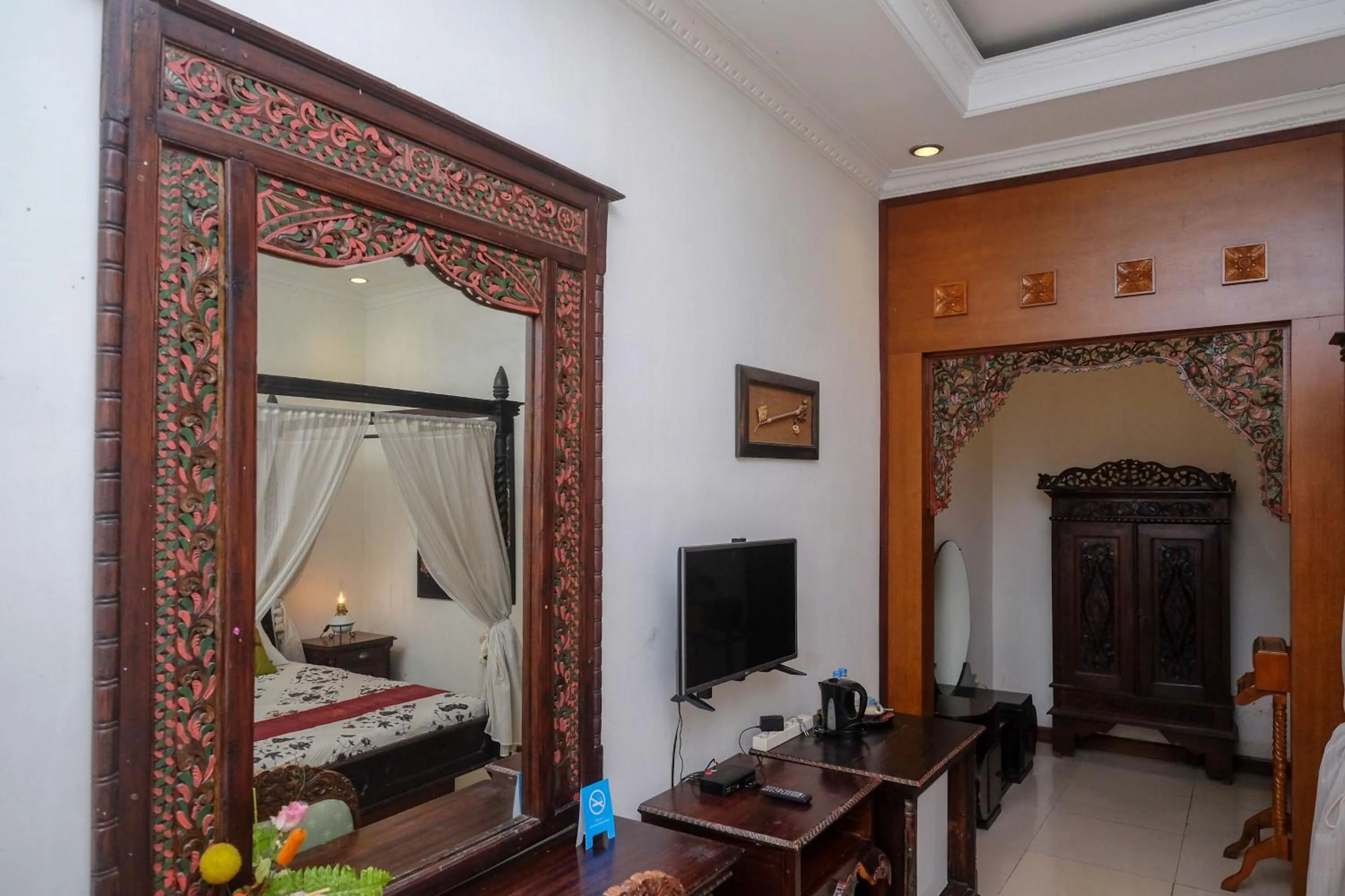 Bedroom, Bed in Urbanview Omah Eka Santi by RedDoorz