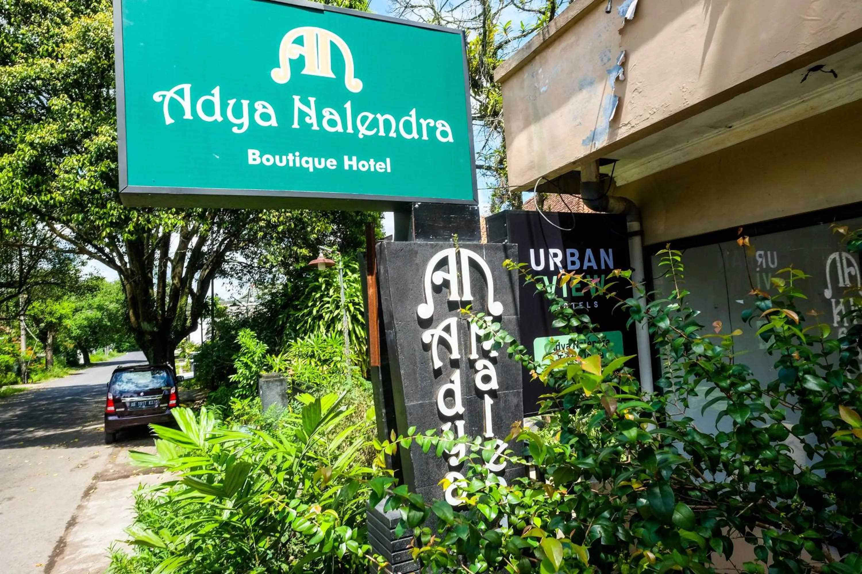 Property logo or sign in Urbanview Omah Eka Santi by RedDoorz