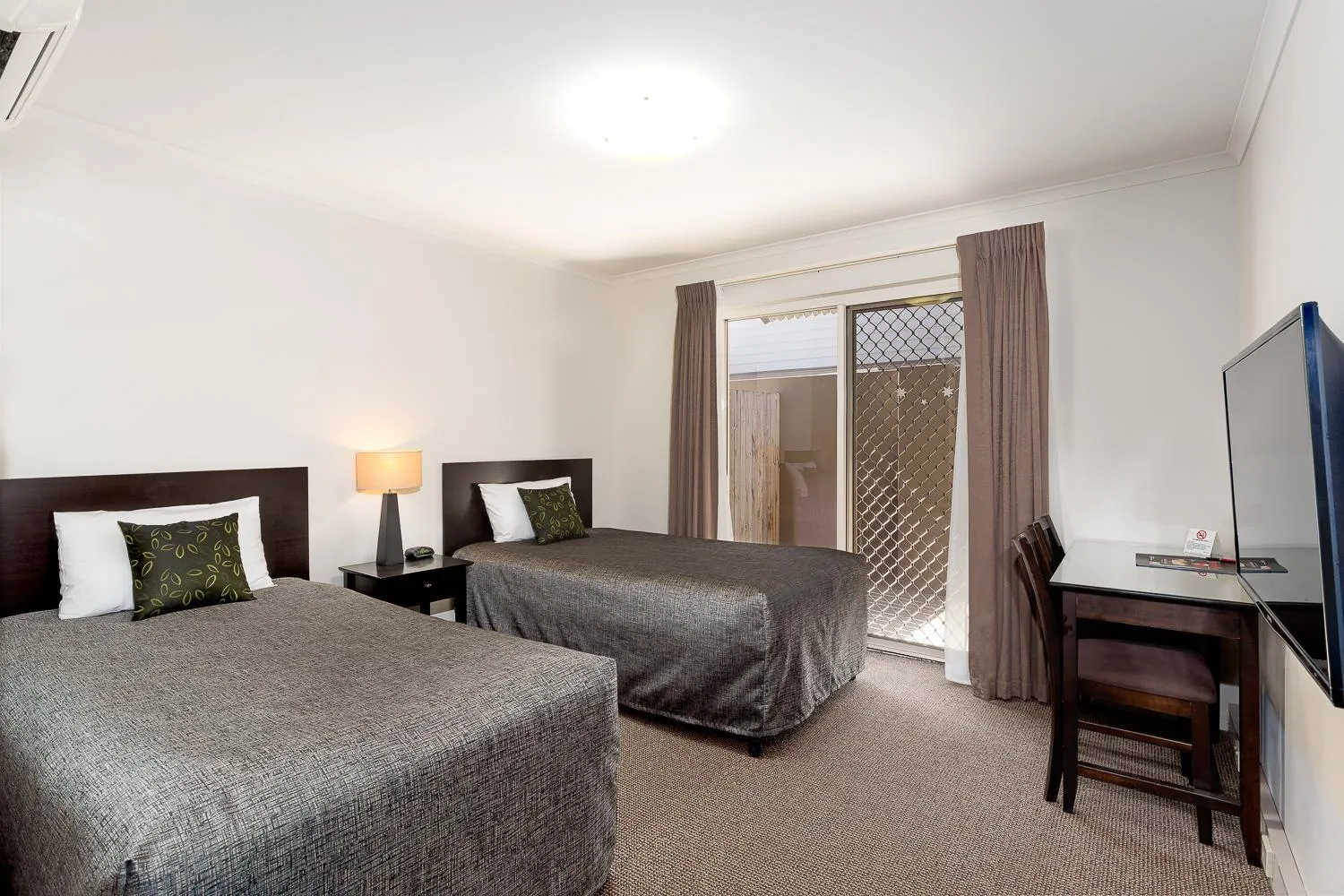 Bed in Redcliffe Motor Inn