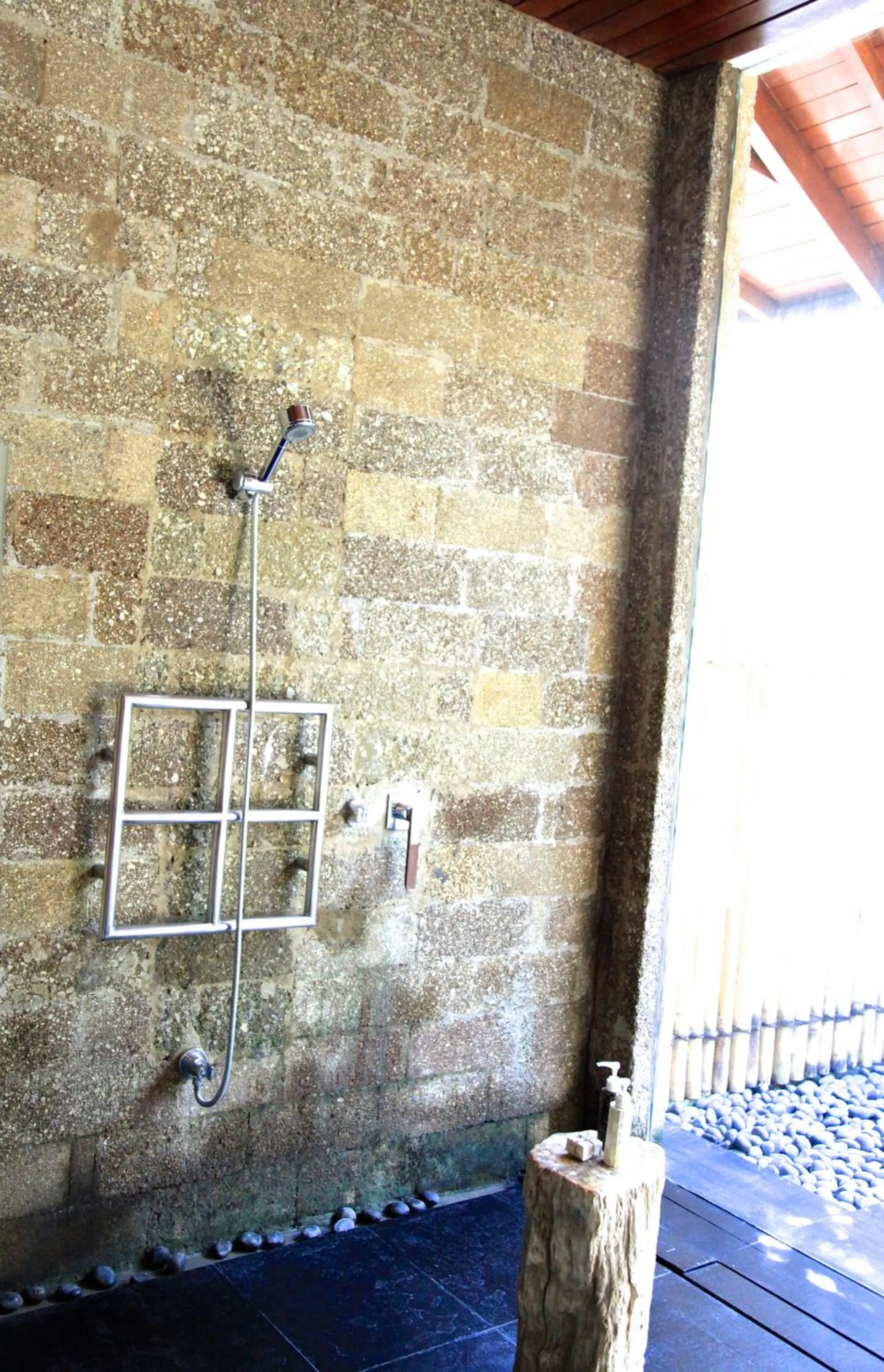 Bathroom in Anginsepoi