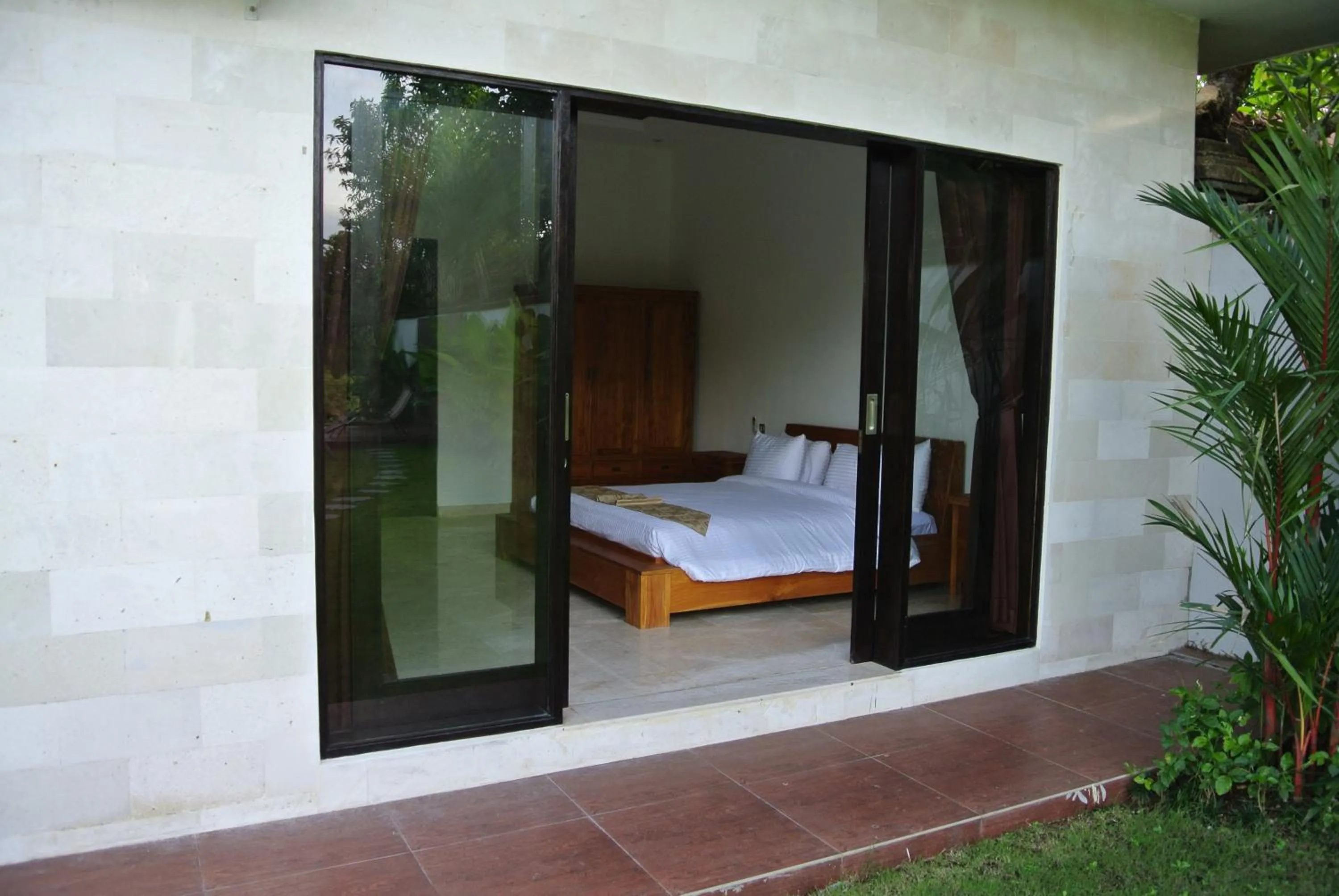 Facade/entrance, Bed in Anginsepoi