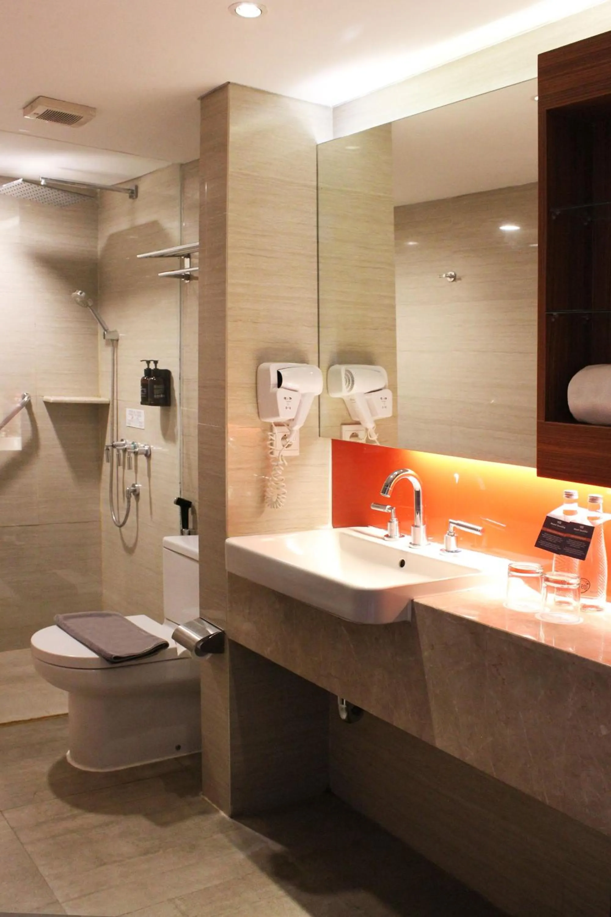 Bathroom in Hotel Santika Premiere Semarang