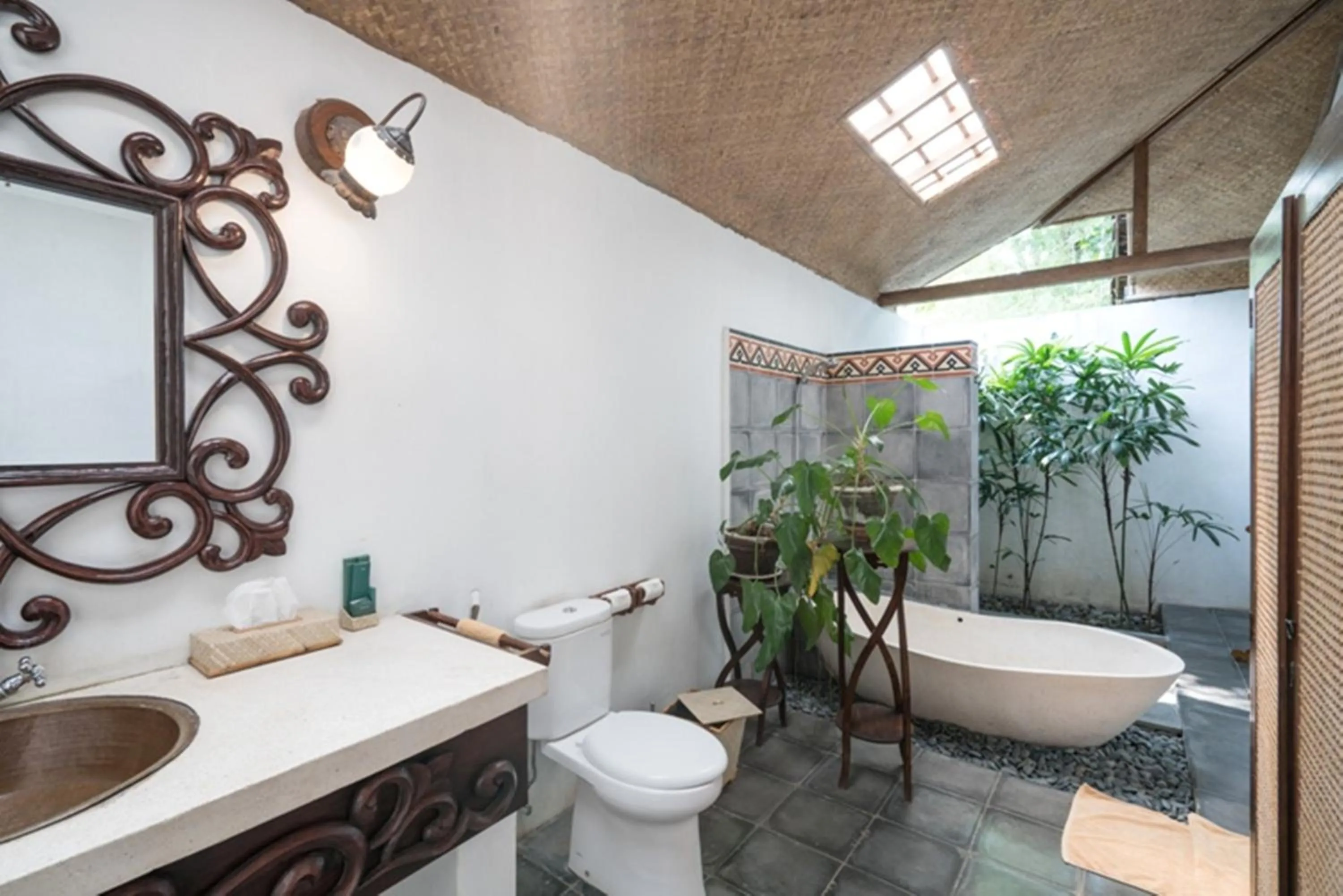 Bathroom in D'omah Yogya Hotel