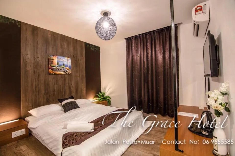 Bedroom, Bed in The Grace Hotel