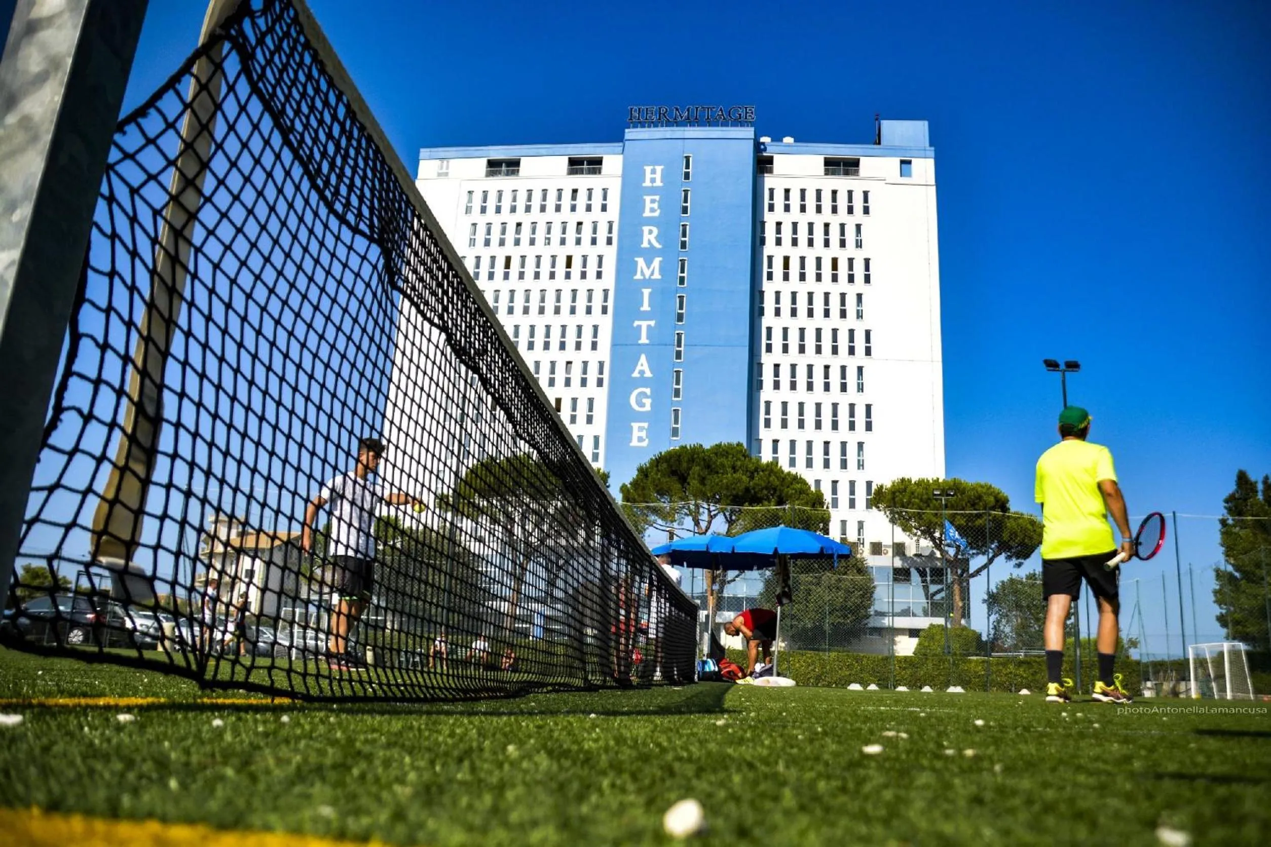 Tennis court in Hermitage Hotel