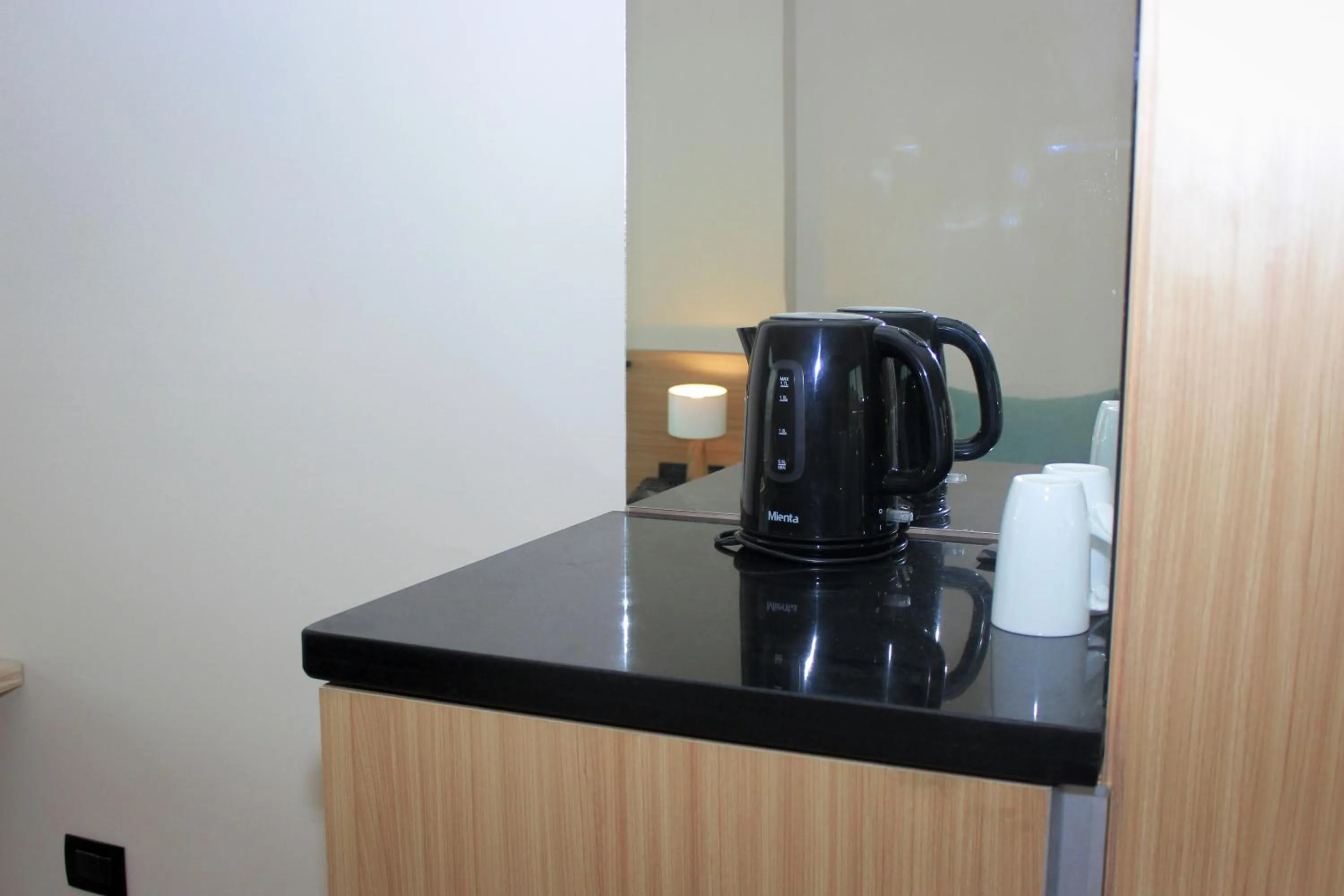 Coffee/tea facilities in Redcon Suites