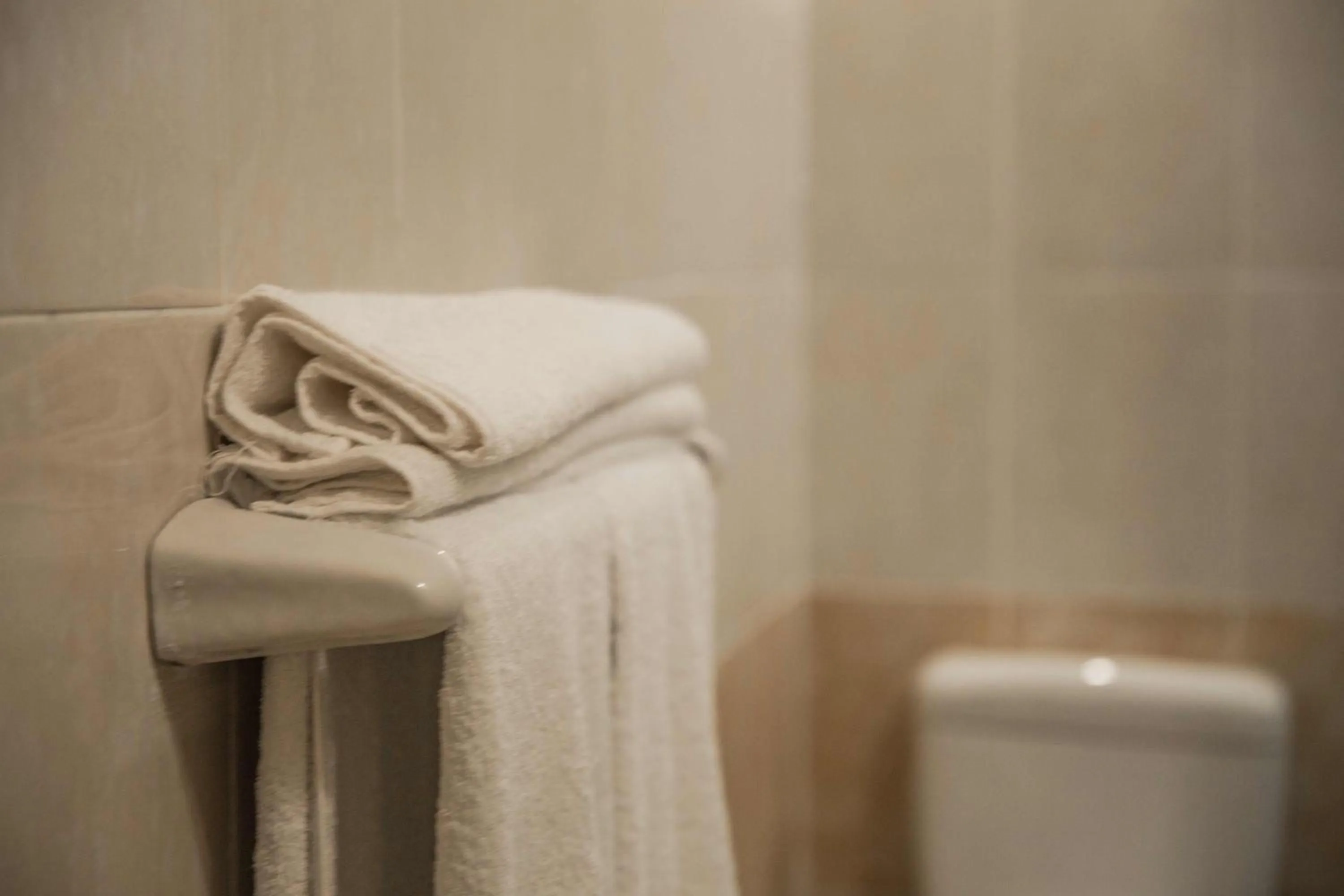 Bathroom in Redcon Suites