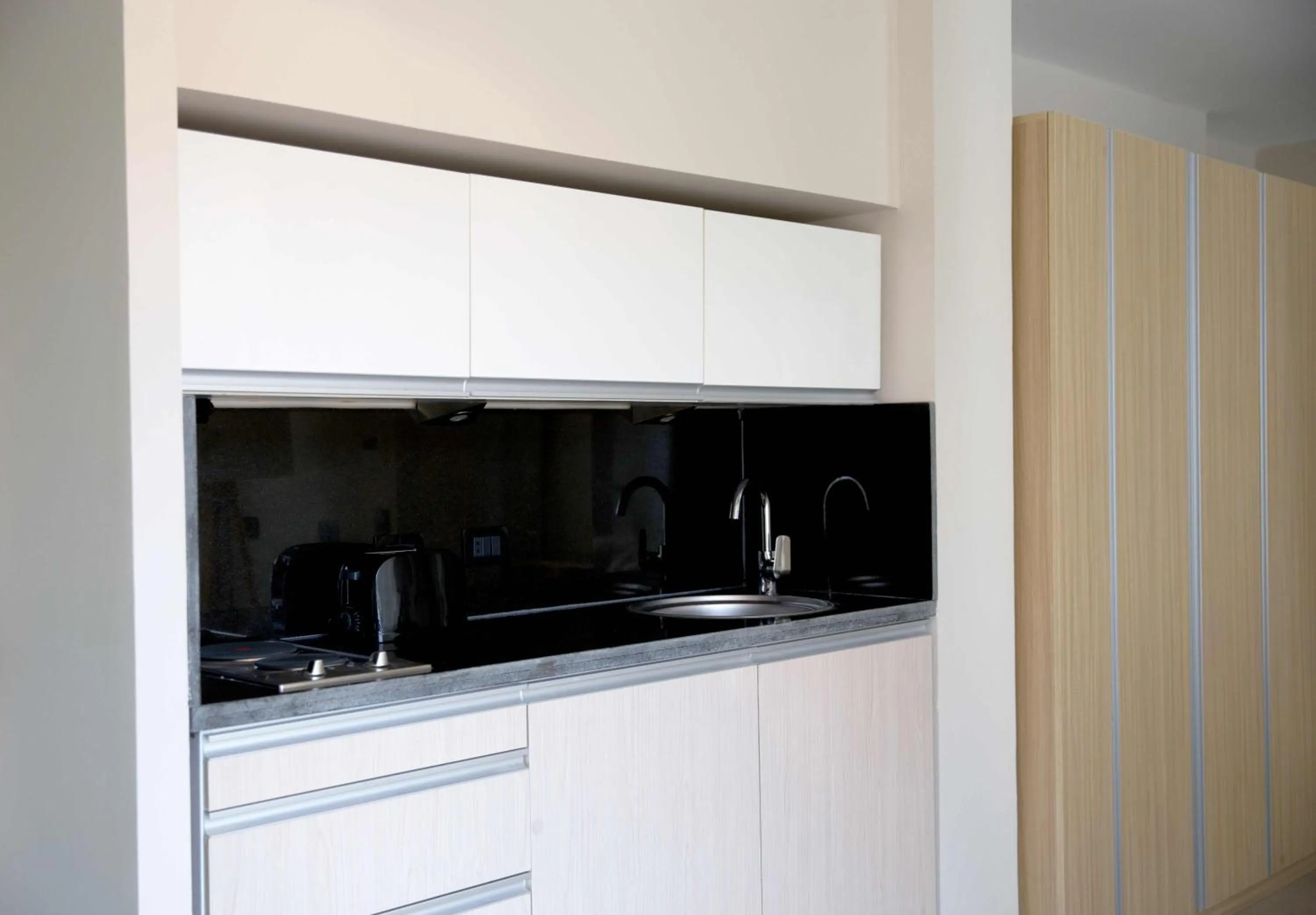 Coffee/tea facilities in Redcon Suites