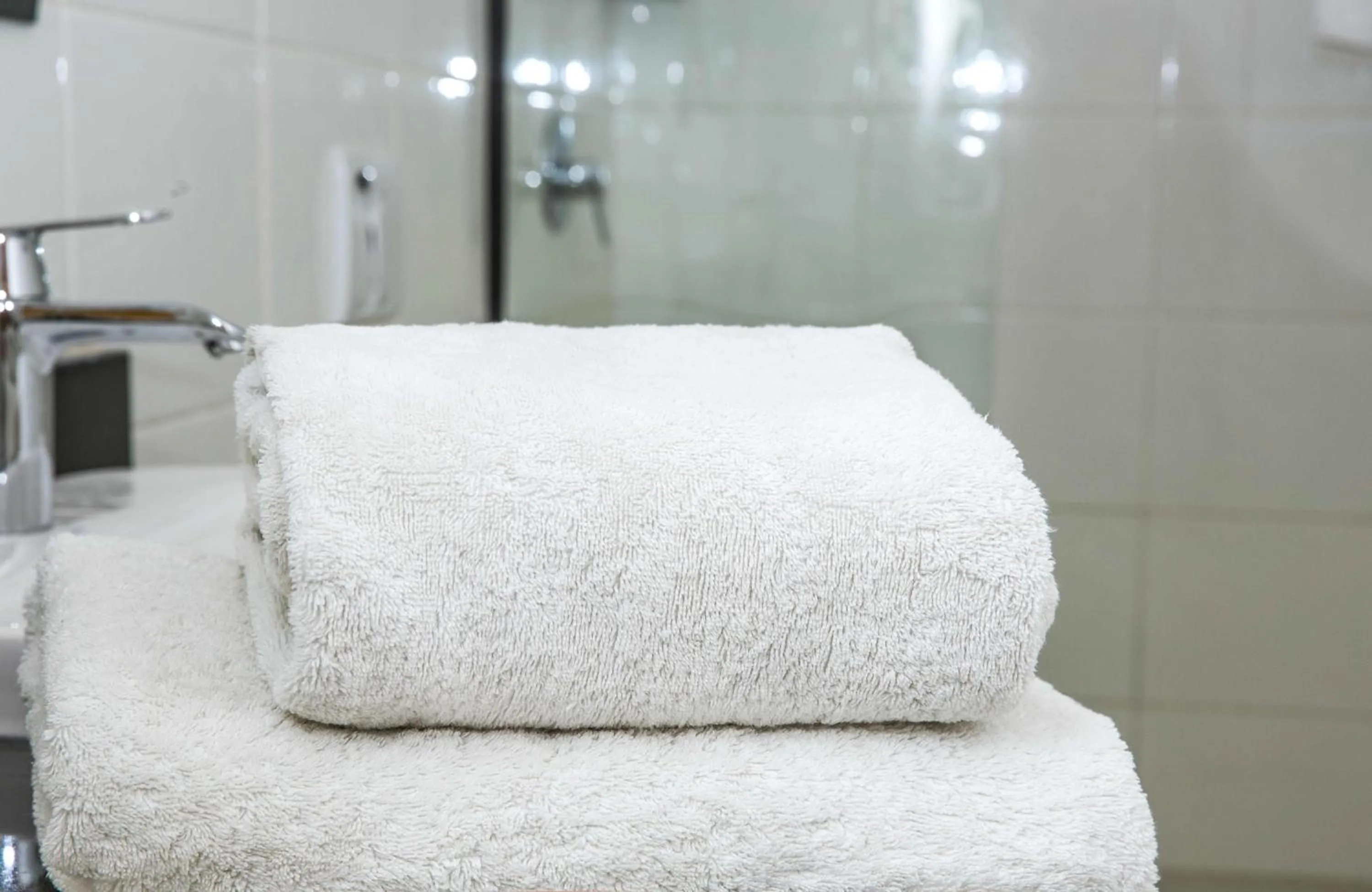 Bathroom in Redcon Suites