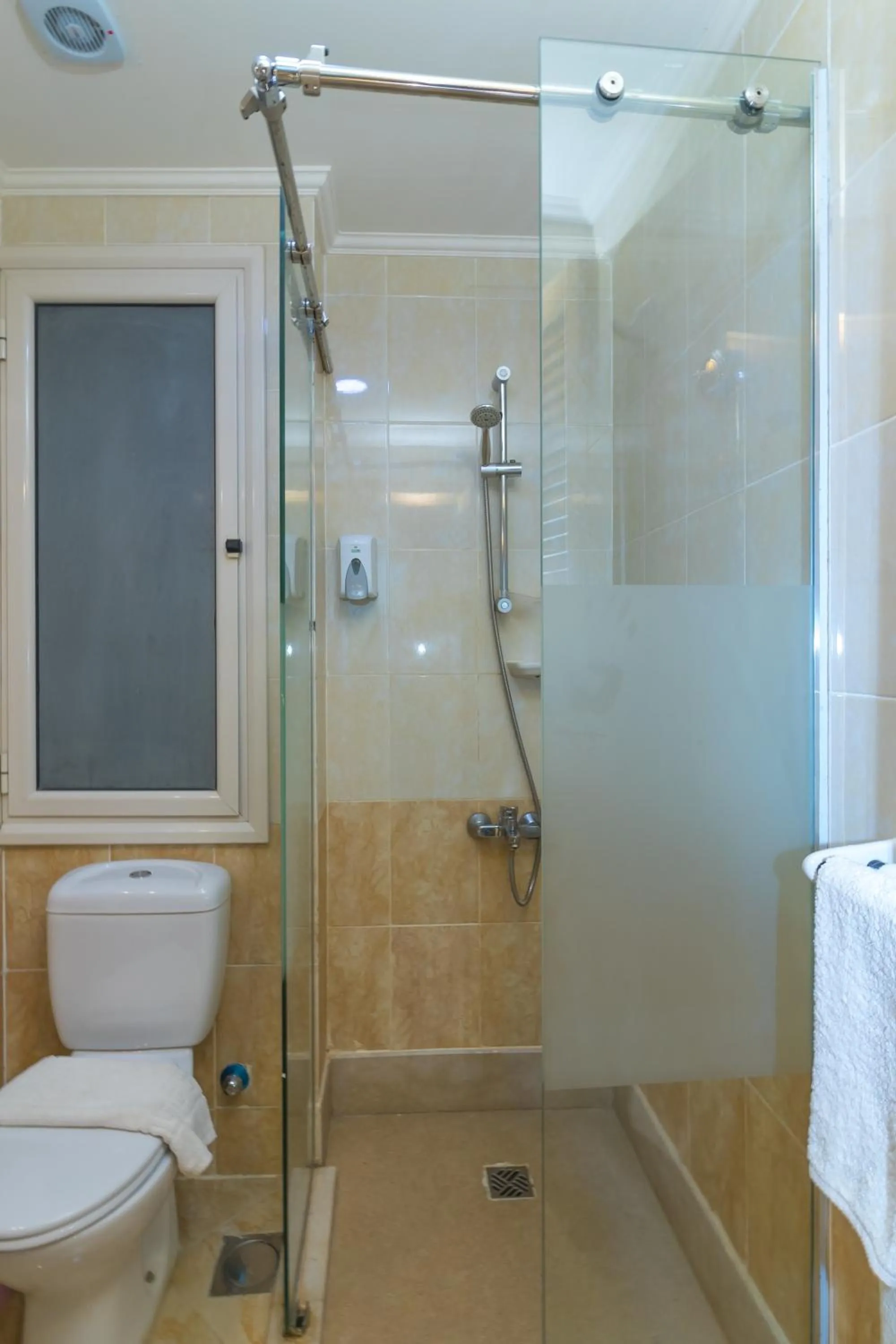 Bathroom in Redcon Suites