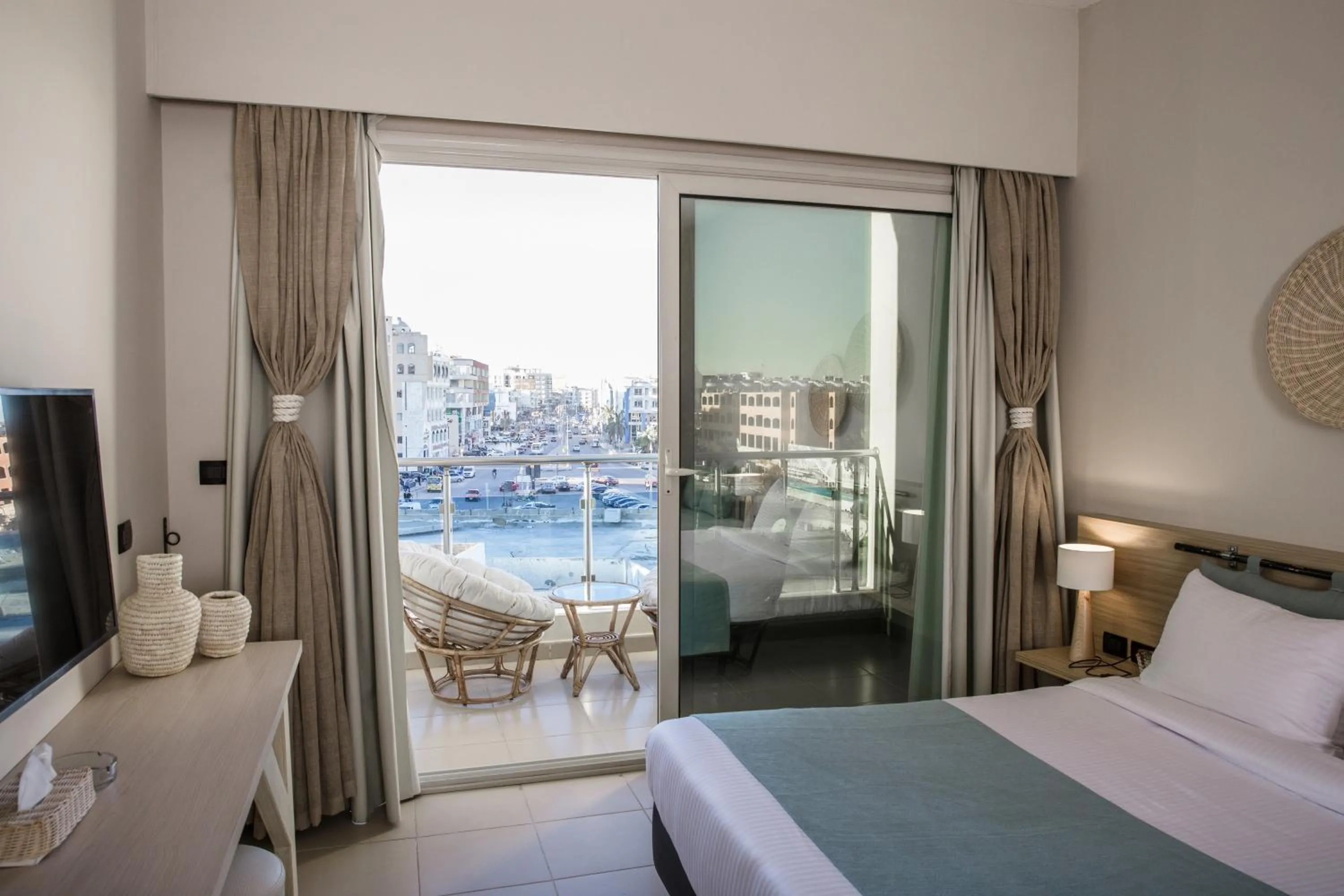 TV and multimedia, Bed in Redcon Suites