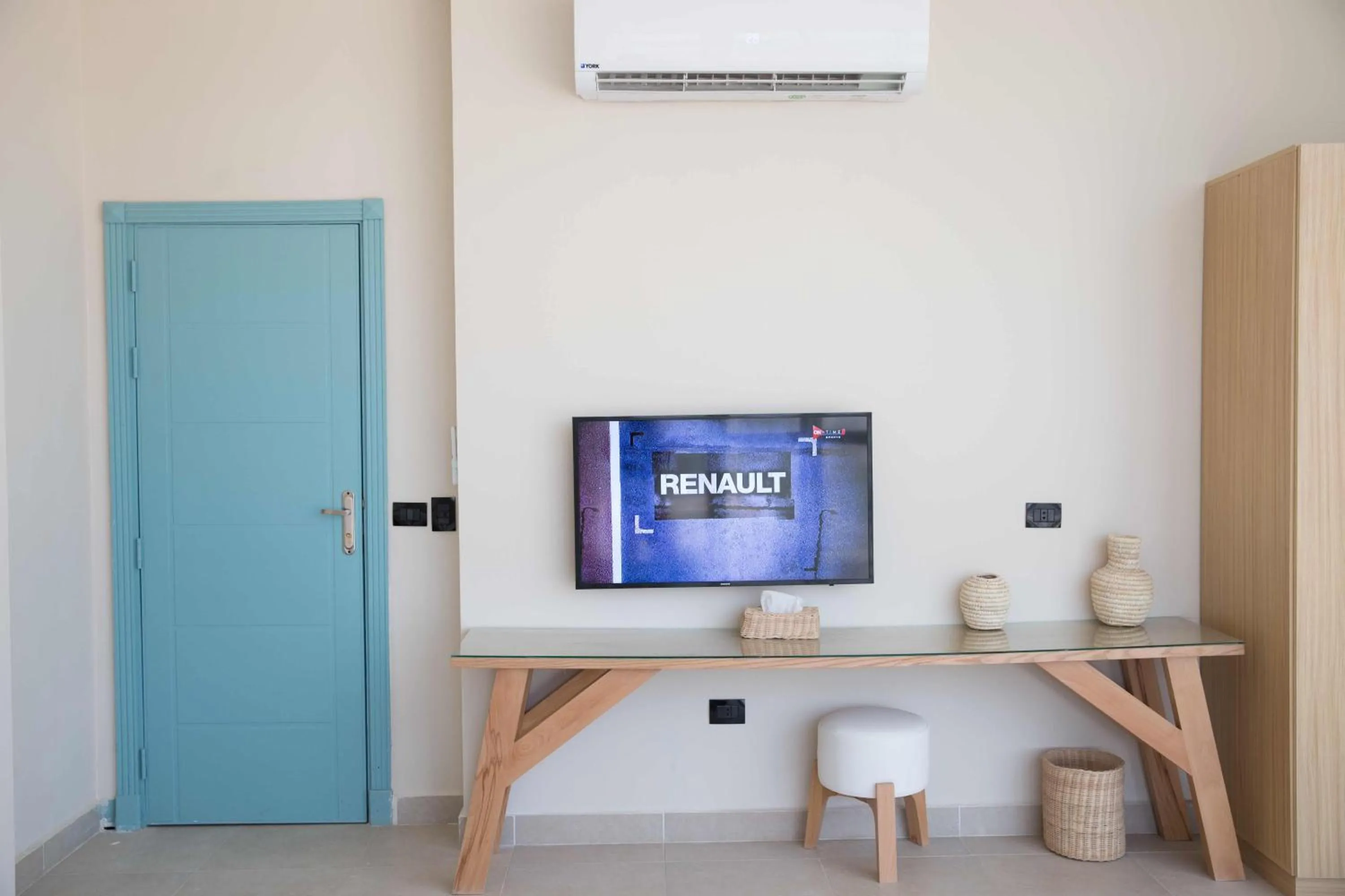 TV and multimedia in Redcon Suites