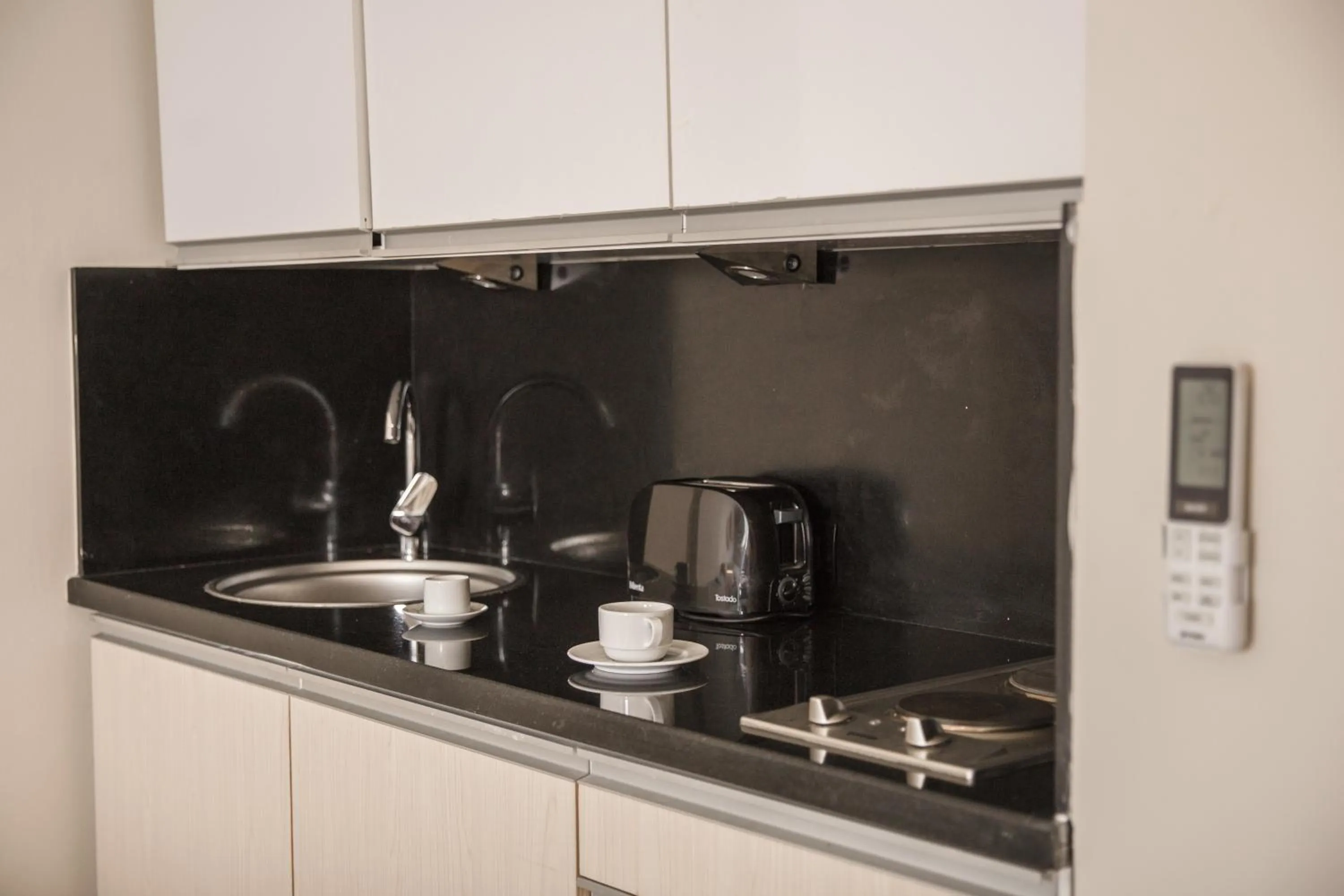 Kitchen or kitchenette in Redcon Suites