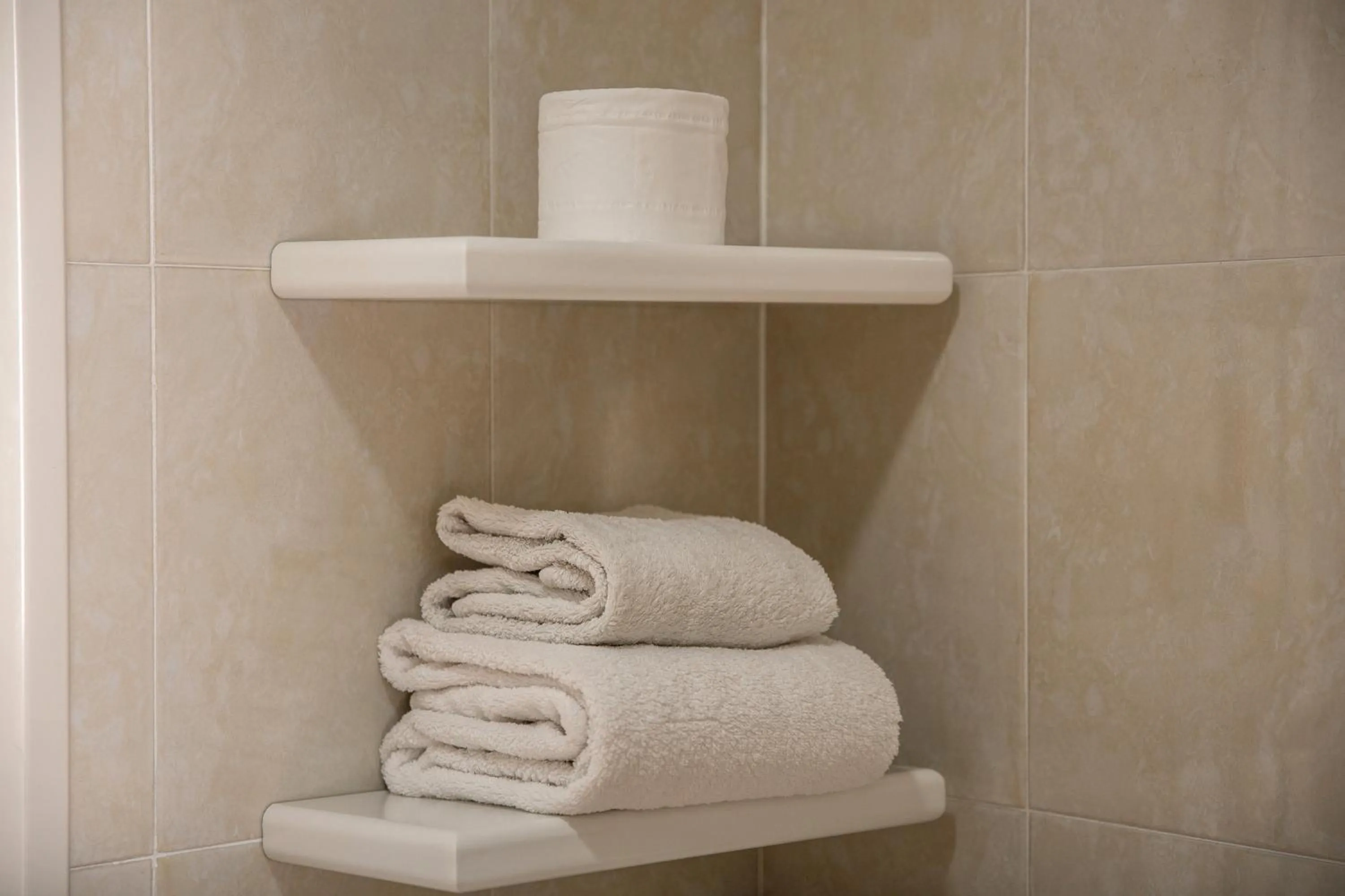 Bathroom in Redcon Suites