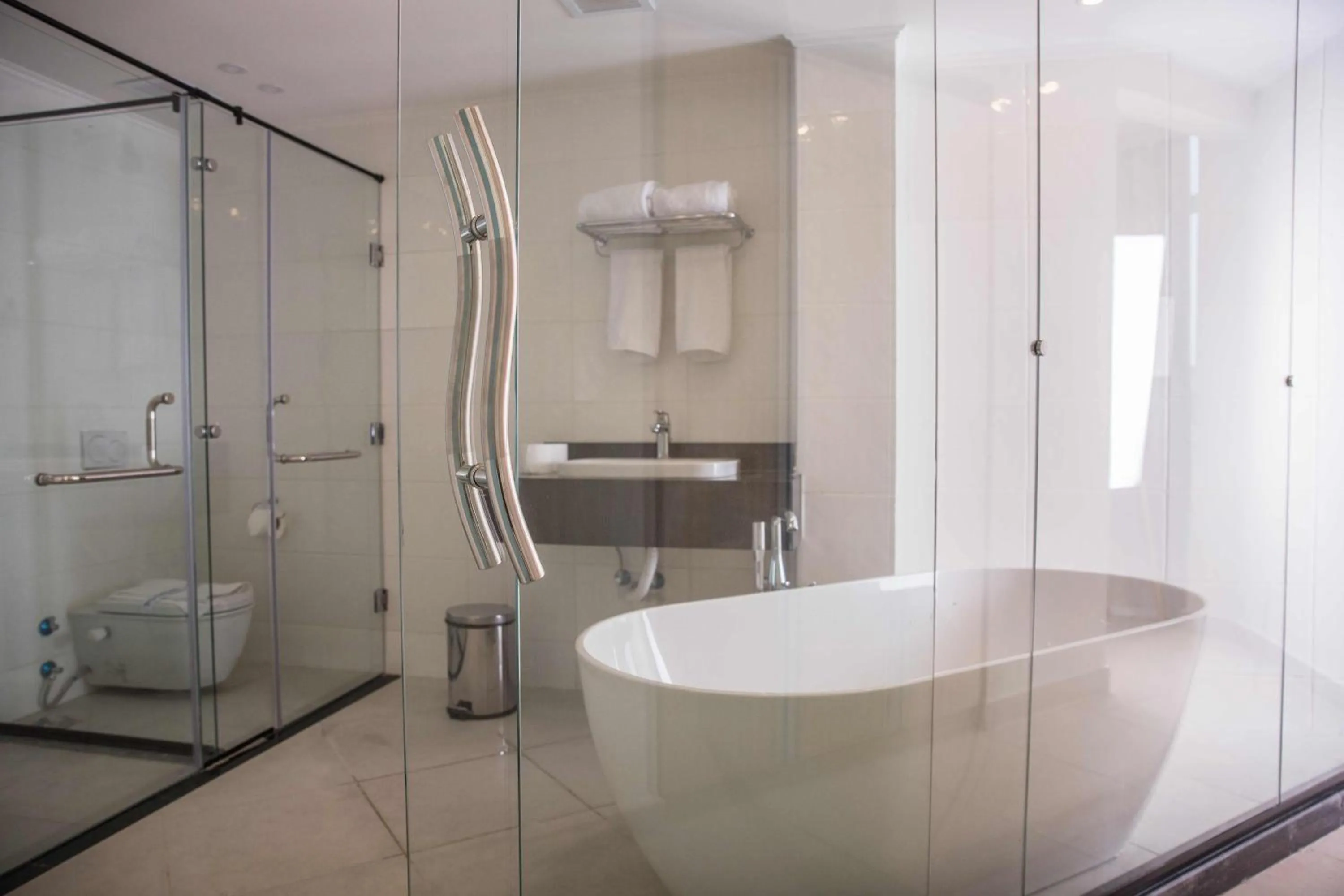 Bathroom in Redcon Suites