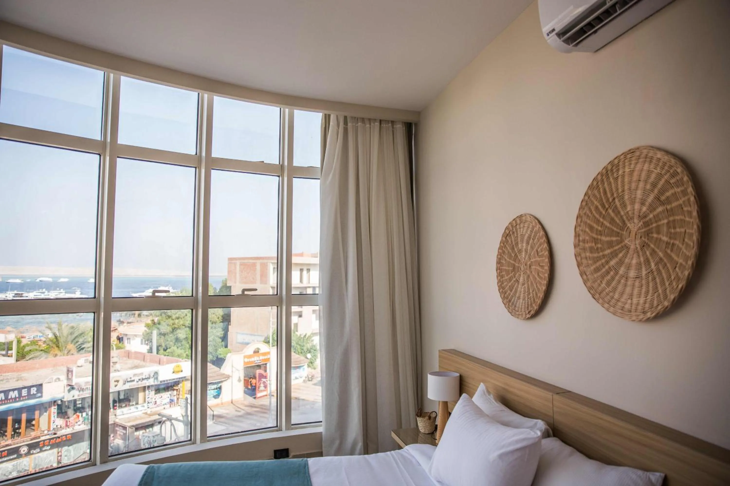 Street view, Bed in Redcon Suites