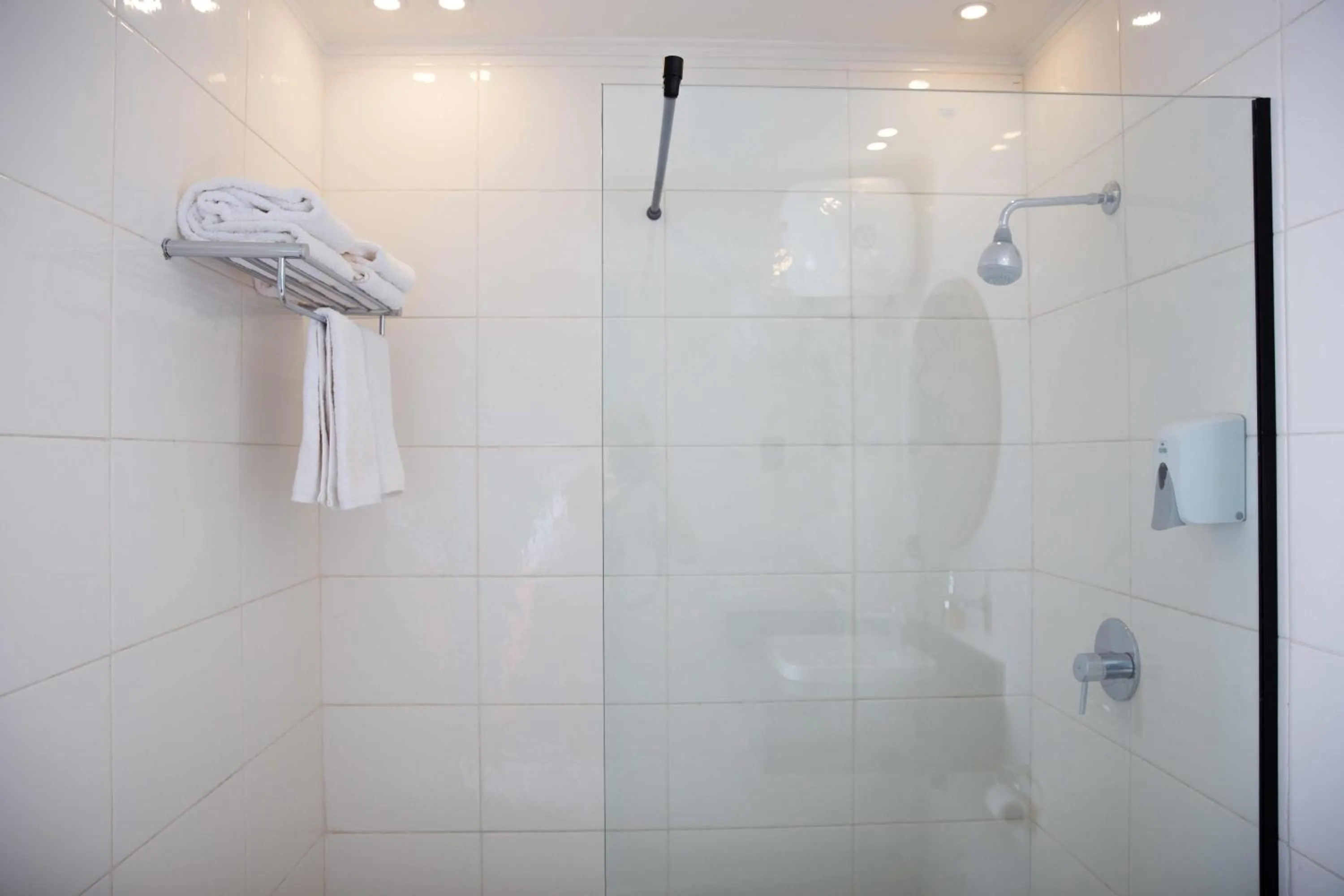 Bathroom in Redcon Suites