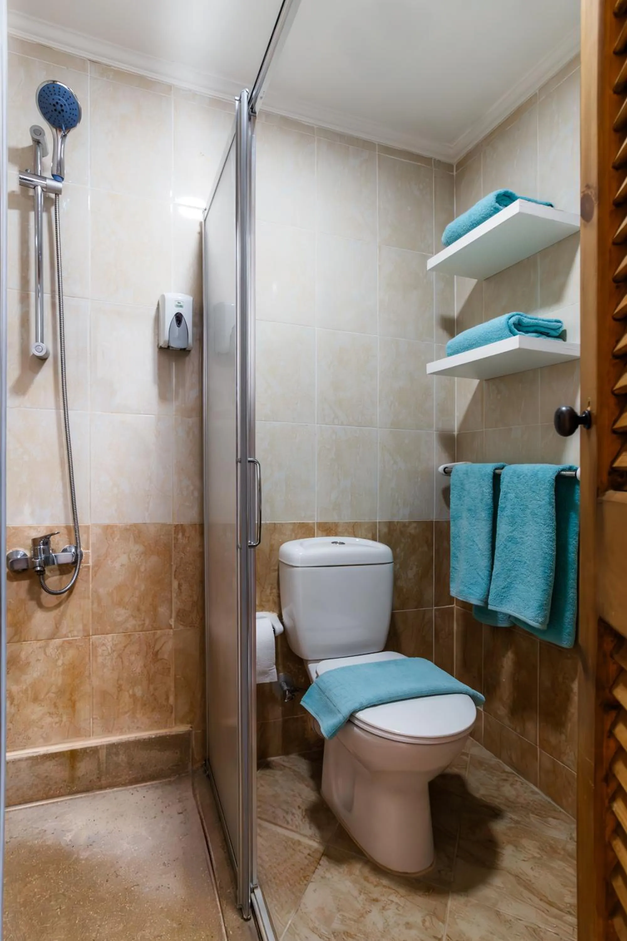 Bathroom in Redcon Suites