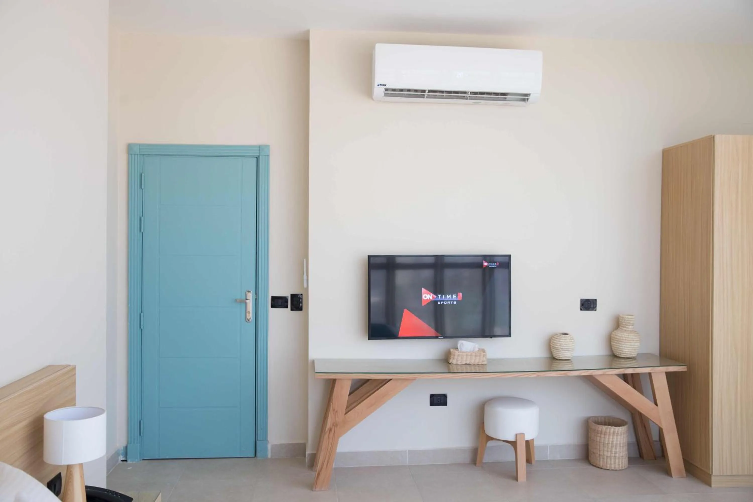 TV and multimedia in Redcon Suites