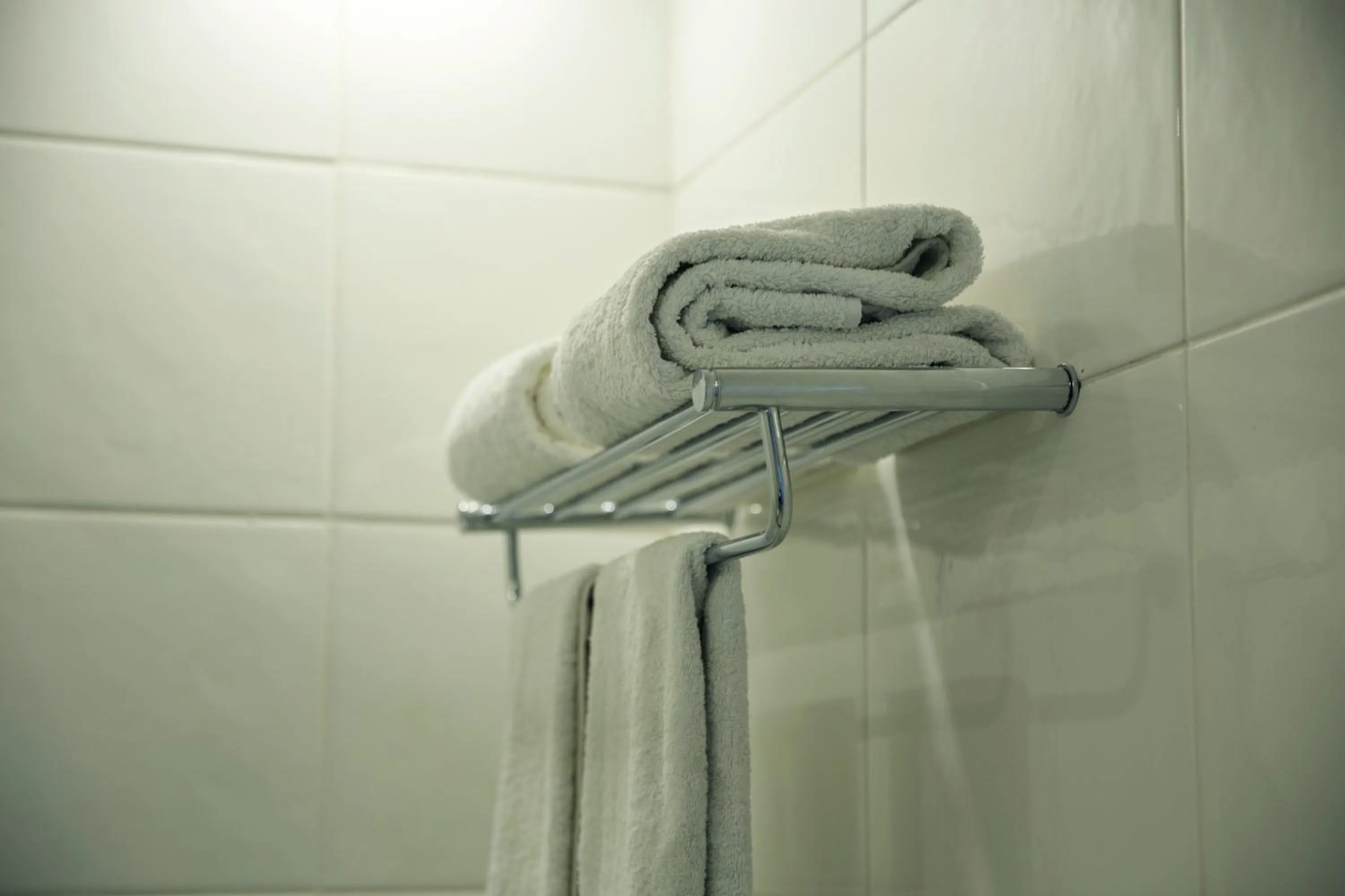 Bathroom in Redcon Suites