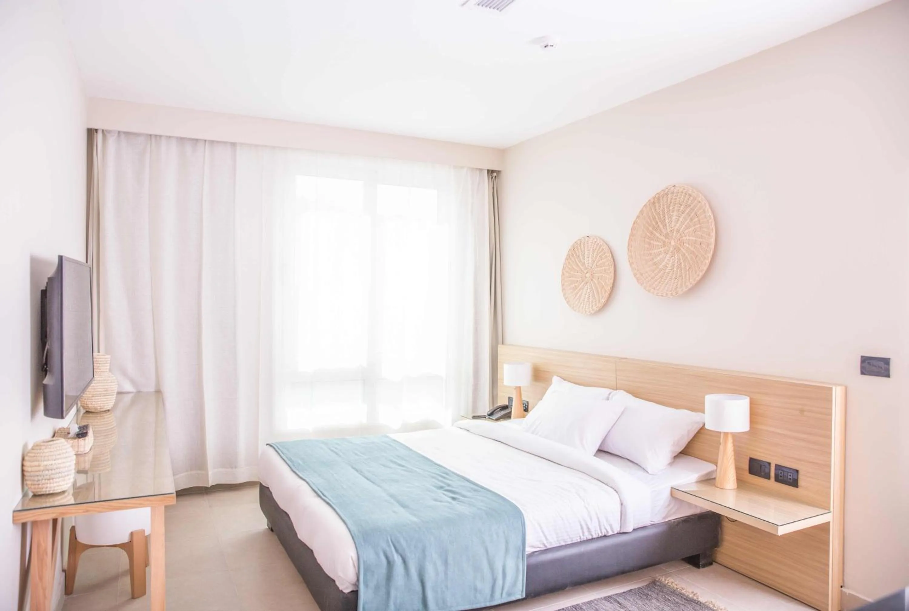 Bedroom, Bed in Redcon Suites