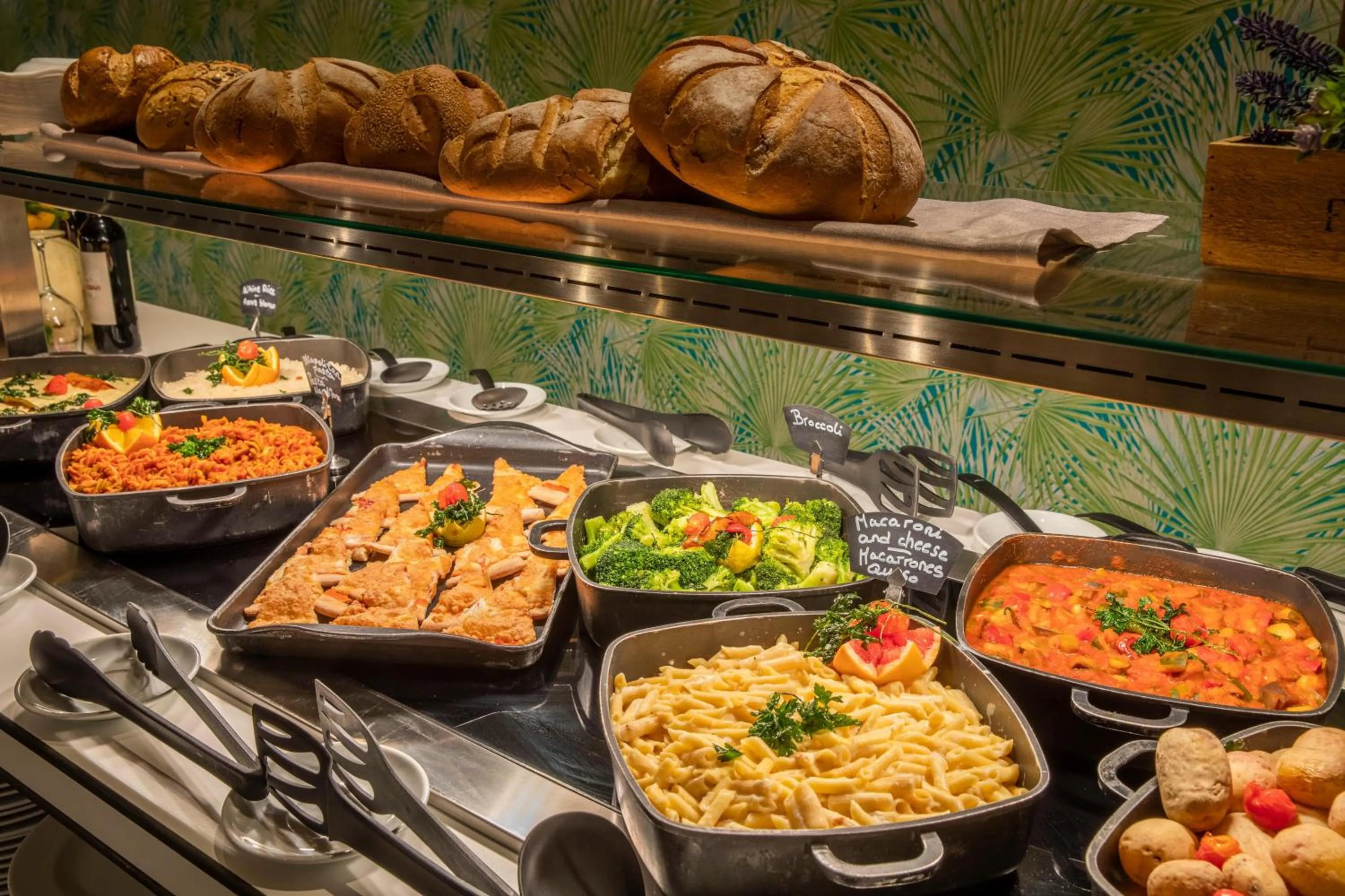 Restaurant/places to eat in Oasis Lanz Beach Mate