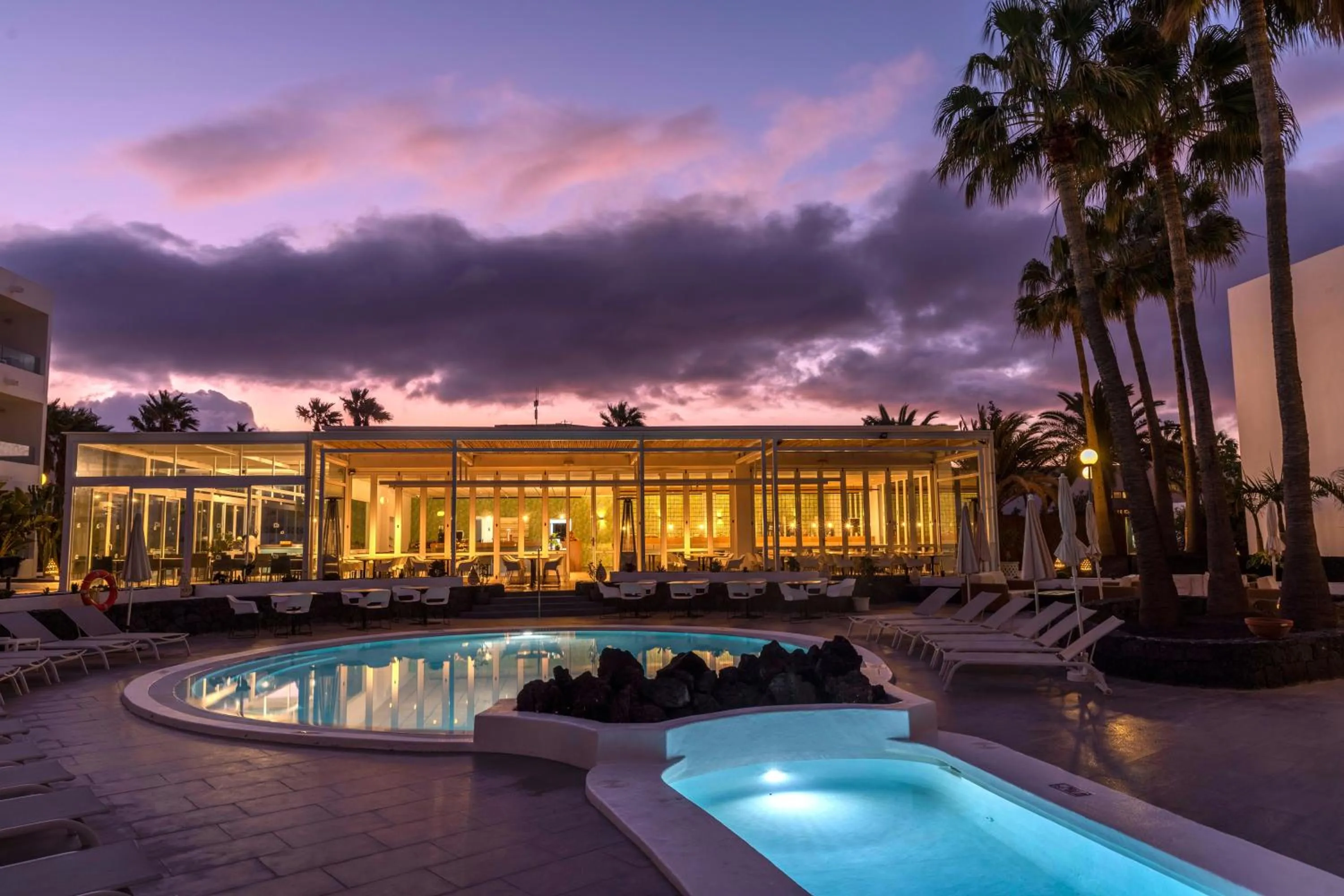 Swimming pool in Oasis Lanz Beach Mate