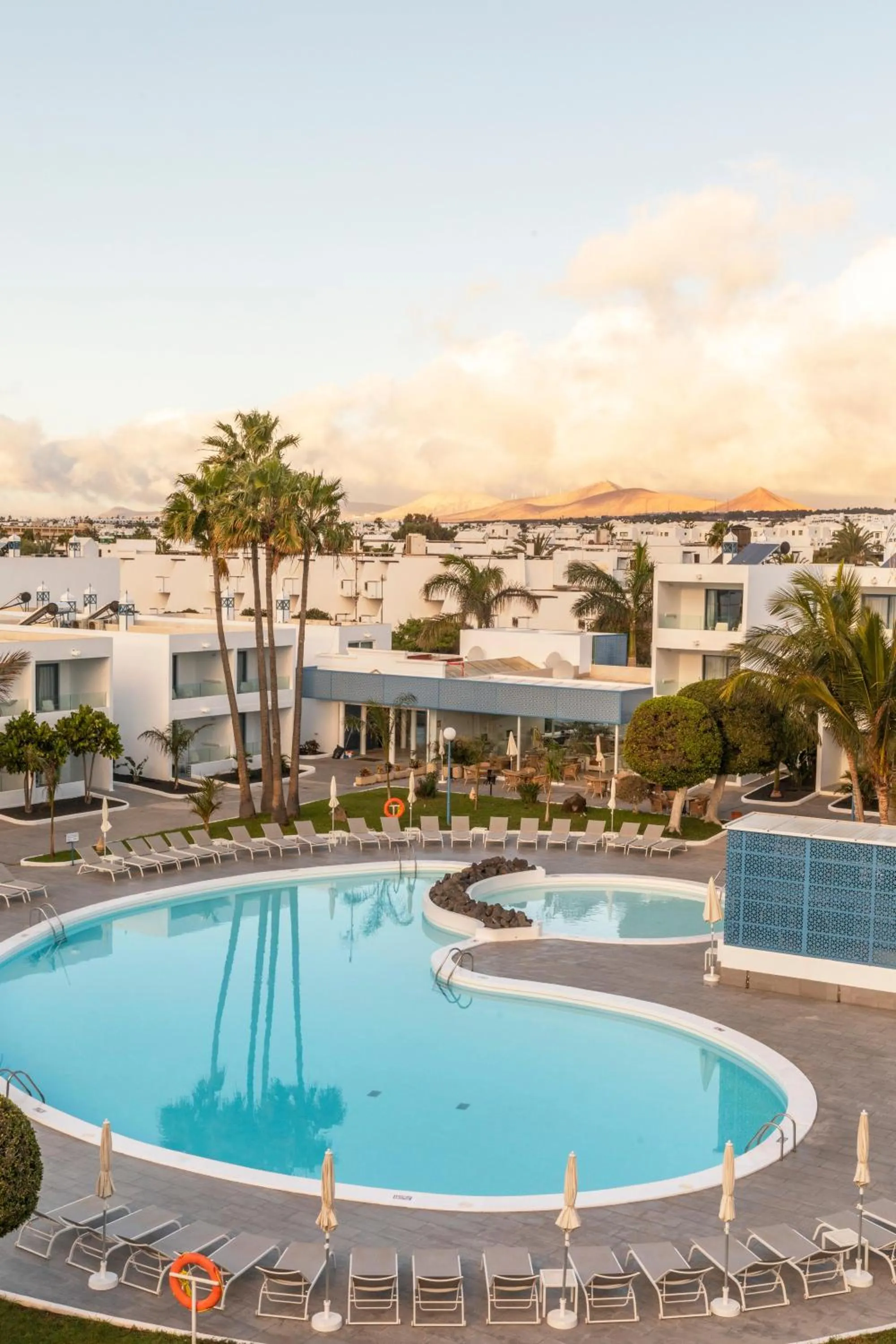 Swimming pool in Oasis Lanz Beach Mate