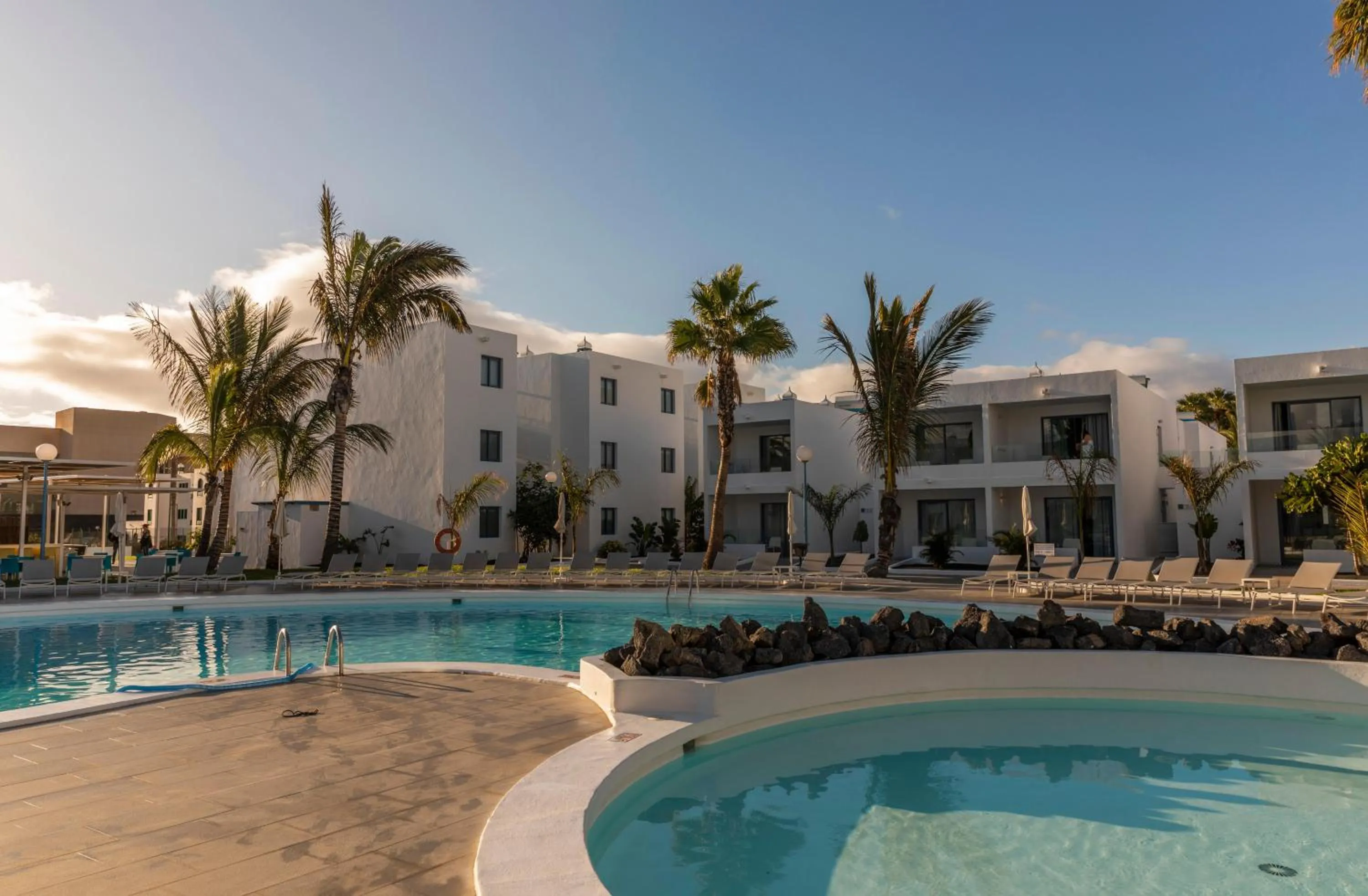 Swimming pool in Oasis Lanz Beach Mate