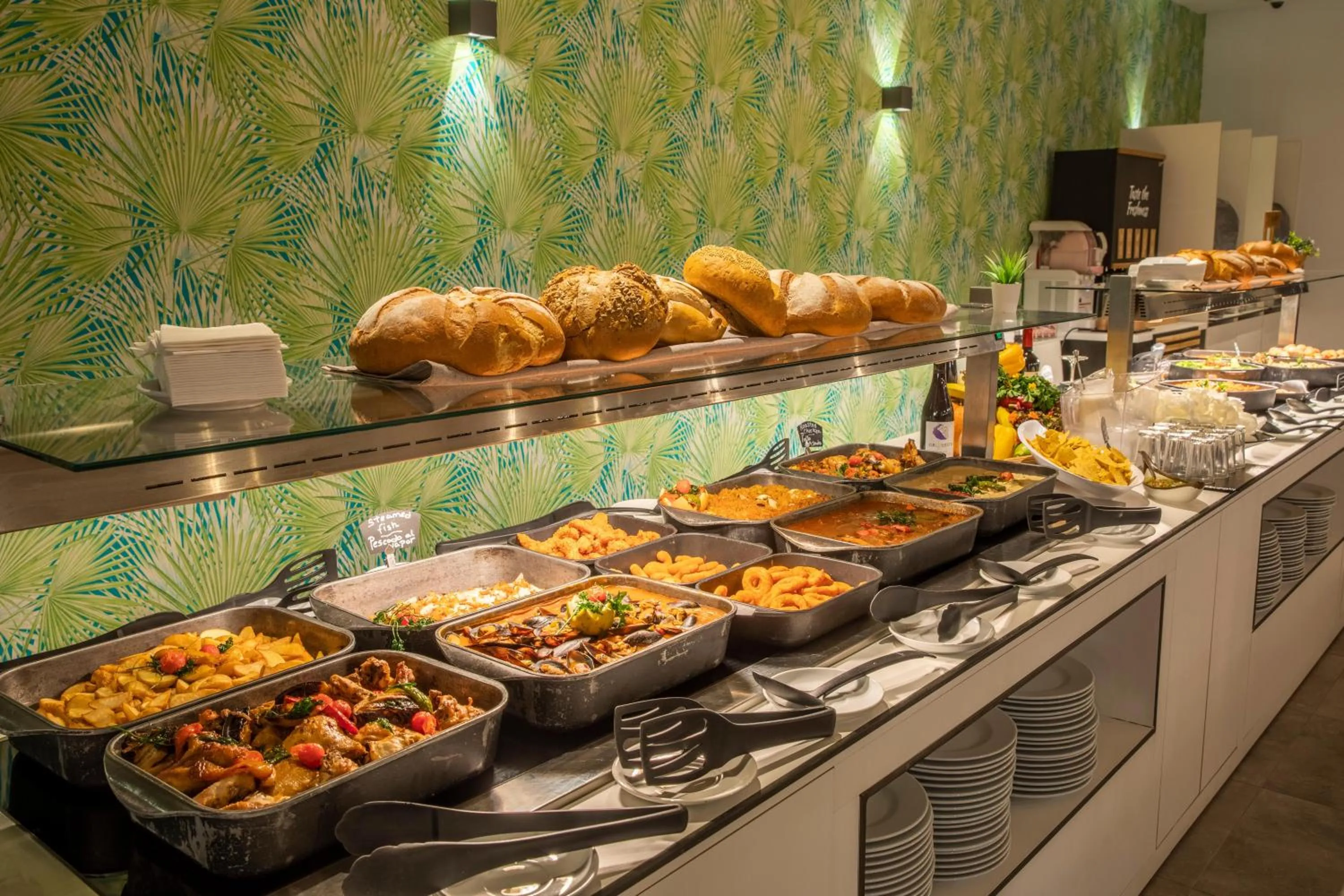 Restaurant/places to eat in Oasis Lanz Beach Mate