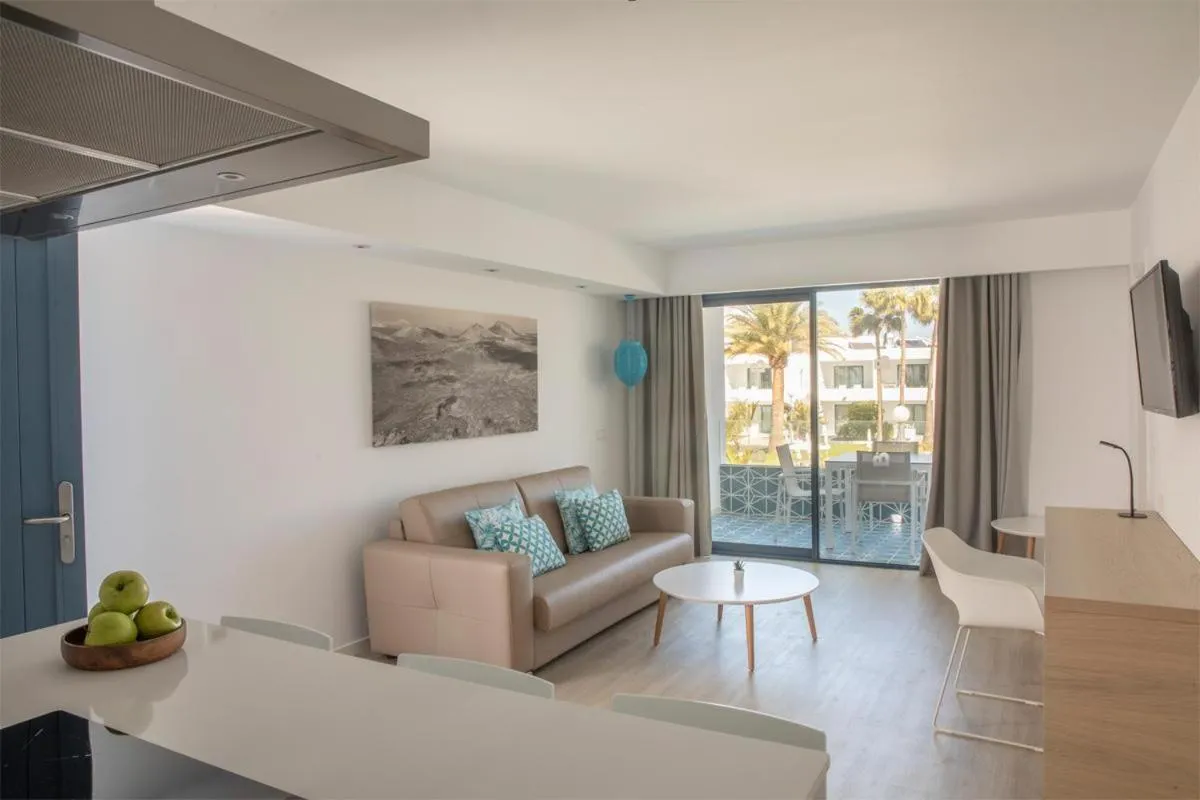 Photo of the whole room in Oasis Lanz Beach Mate