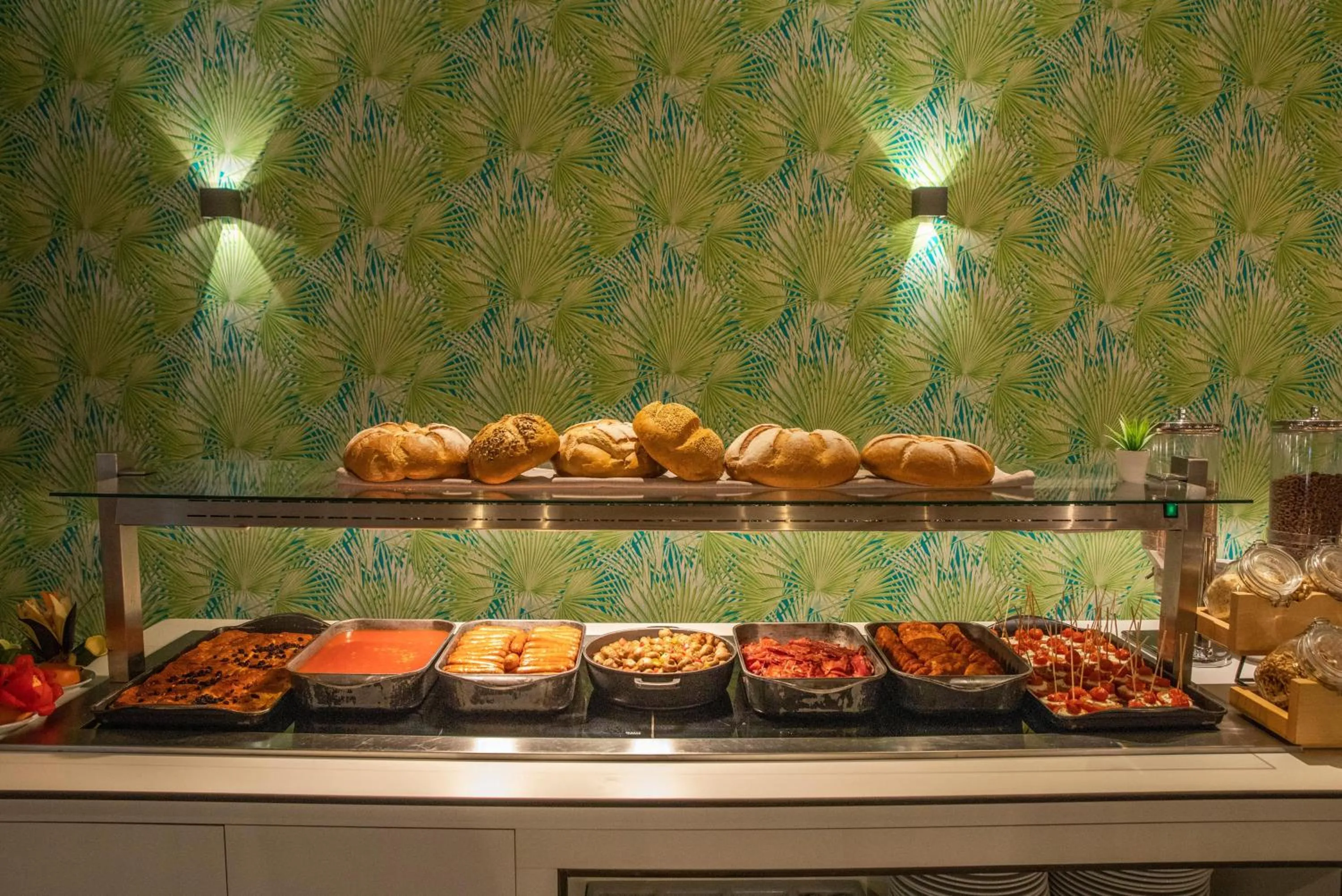 Restaurant/places to eat in Oasis Lanz Beach Mate