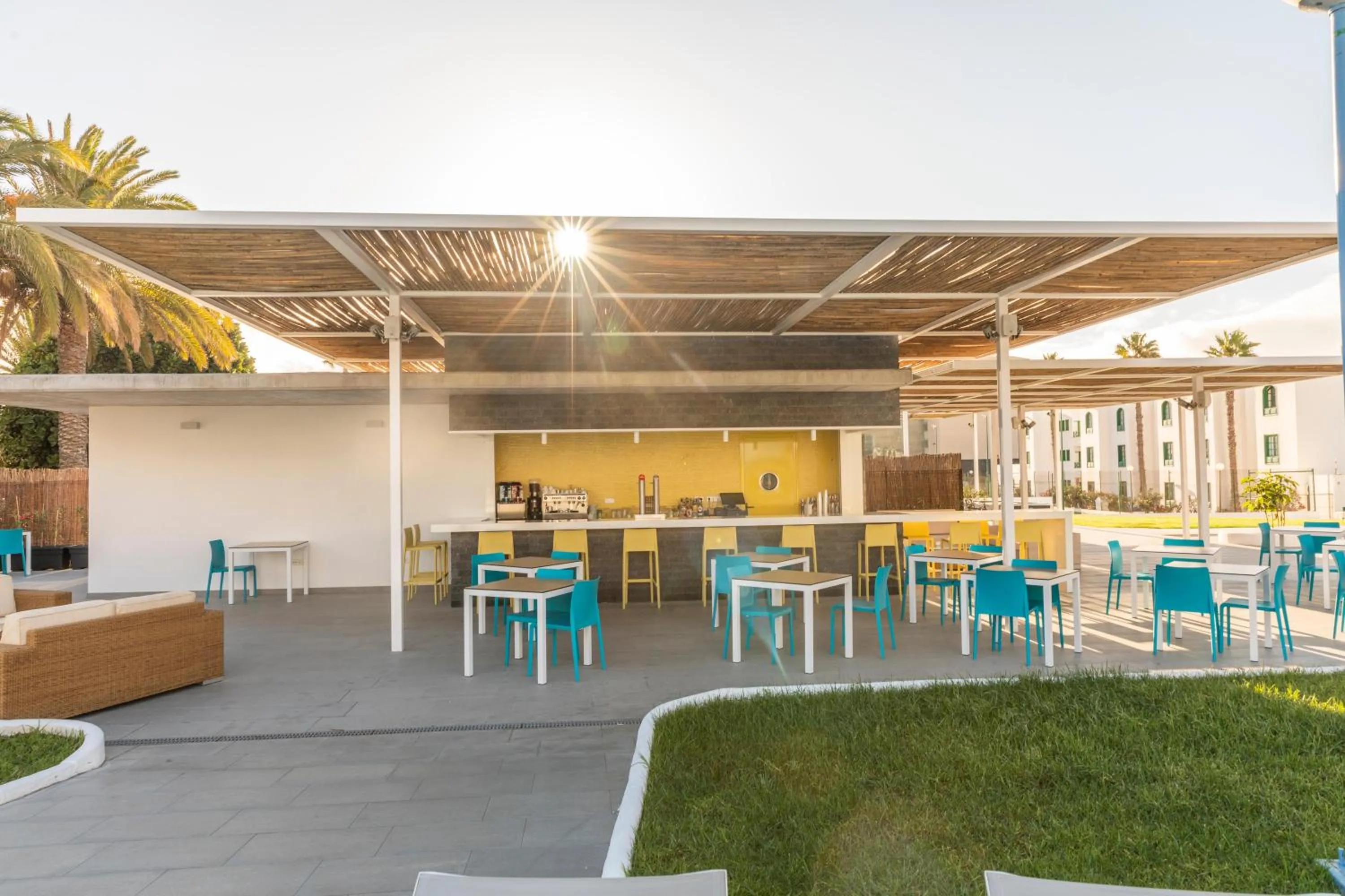 Lounge or bar in Oasis Lanz Beach Mate