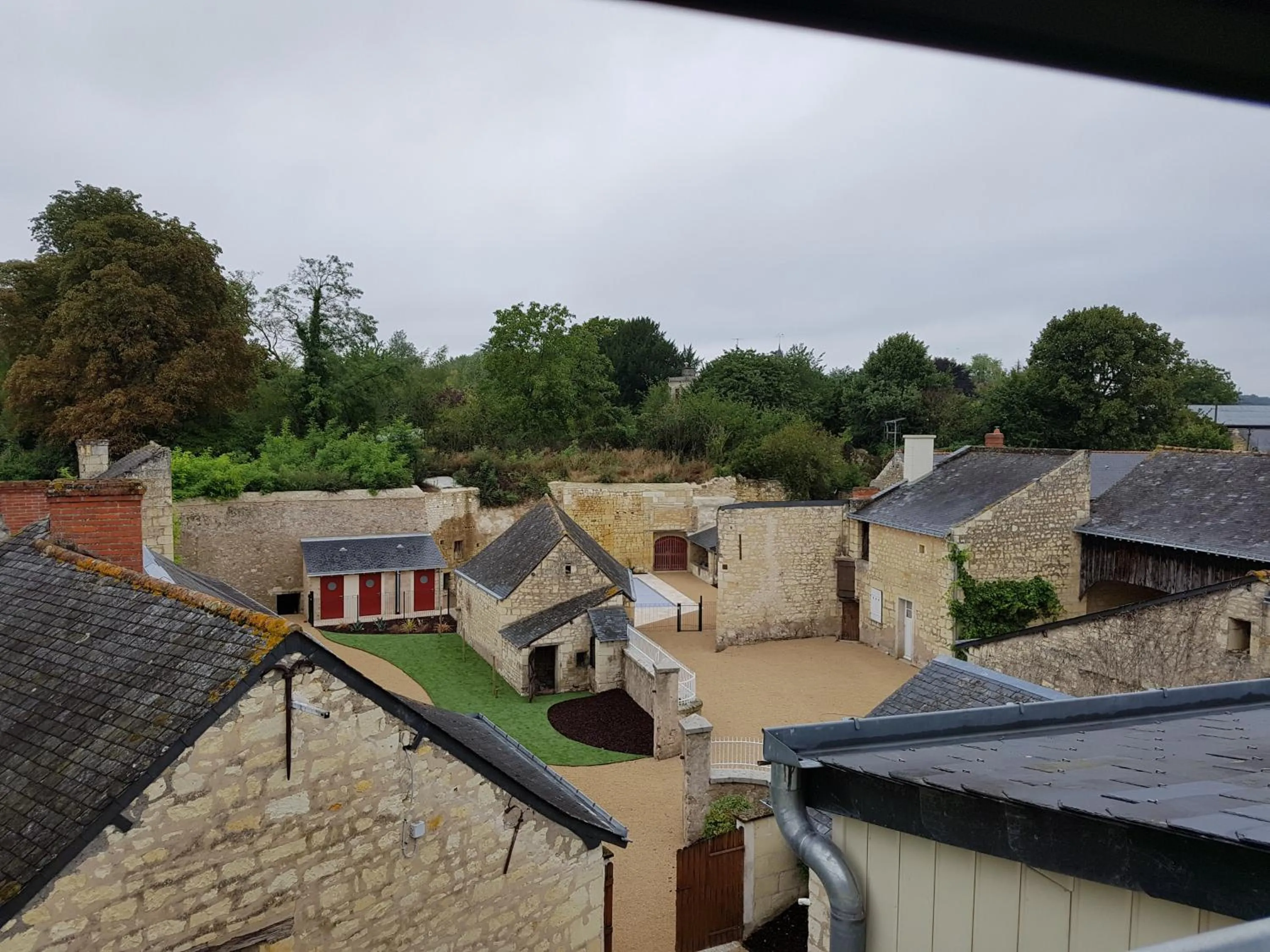 Inner courtyard view in En Rou Libre