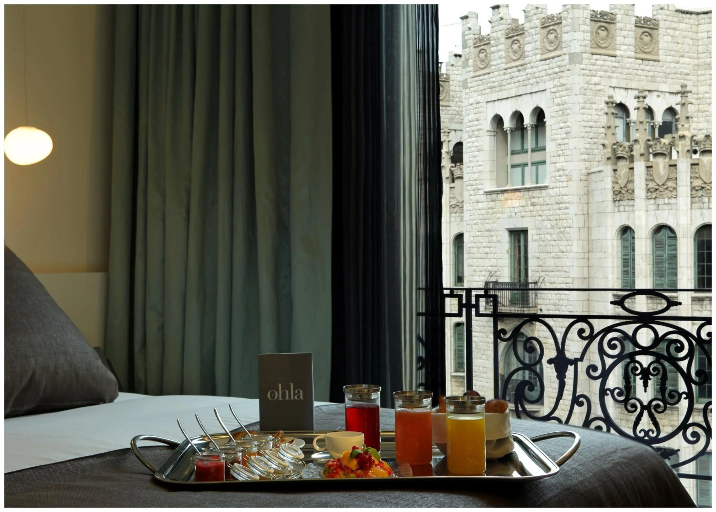 City view, Bed in Ohla Barcelona