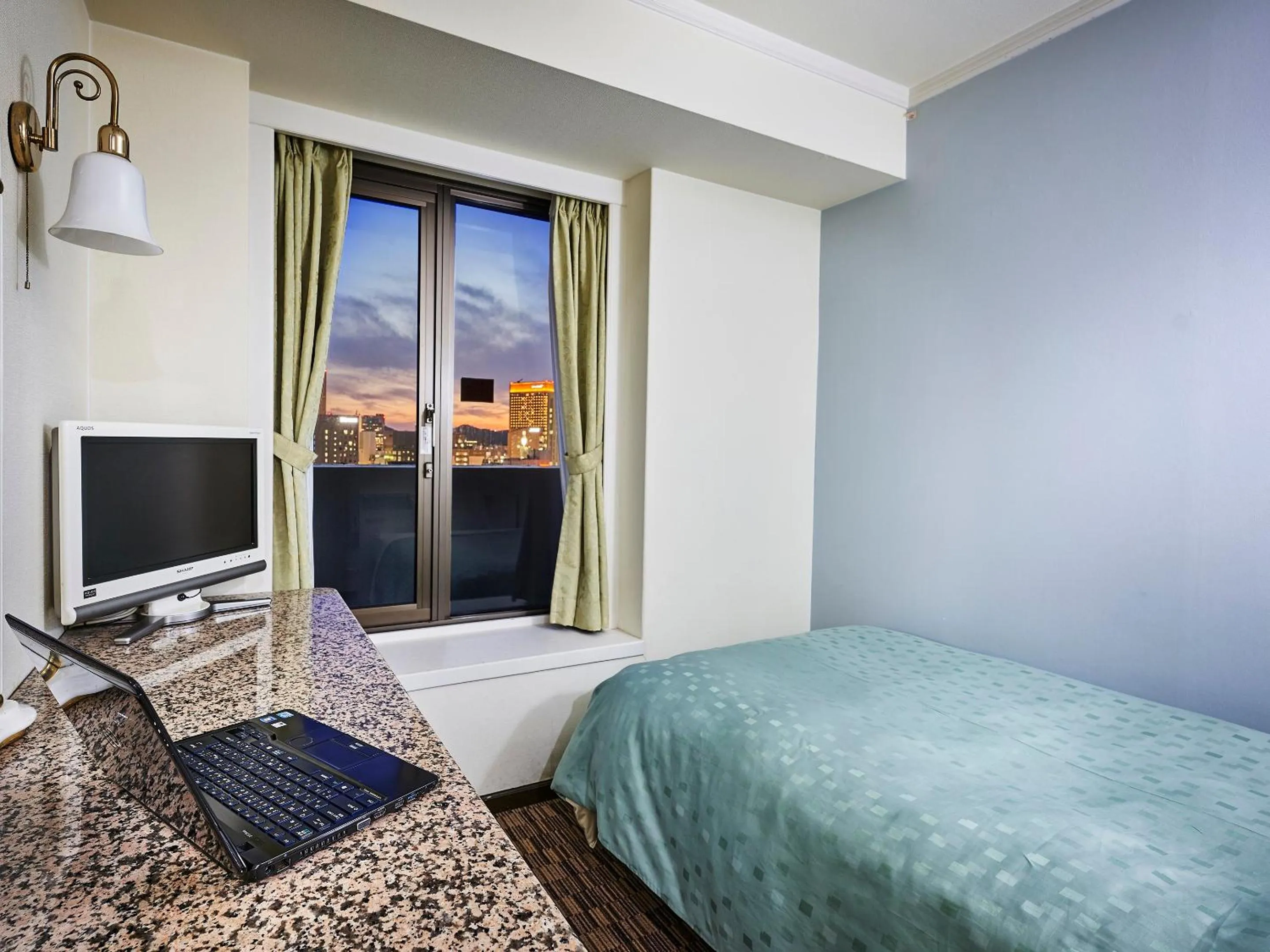 View (from property/room), Bed in Kobe Sannomiya Union Hotel