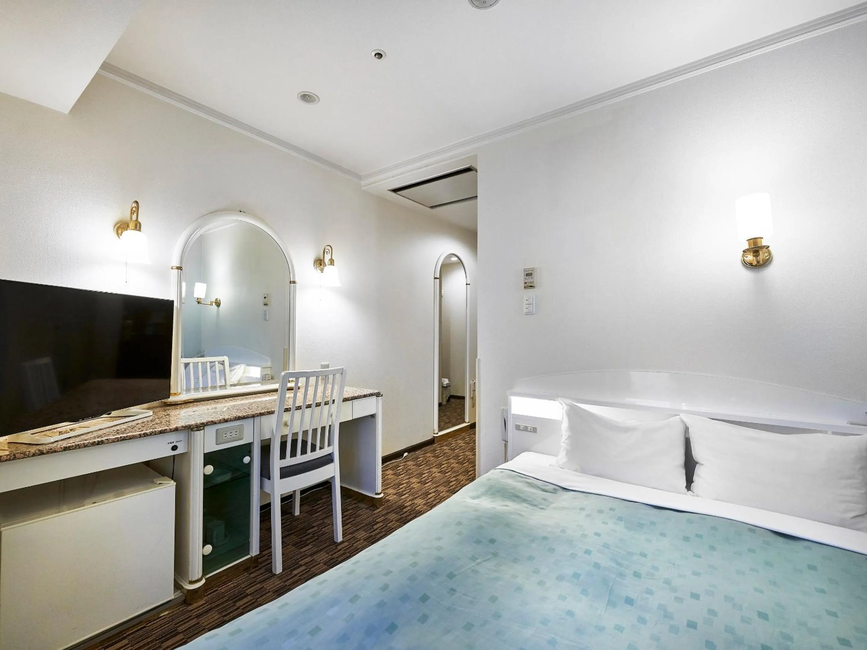 Photo of the whole room, Bed in Kobe Sannomiya Union Hotel