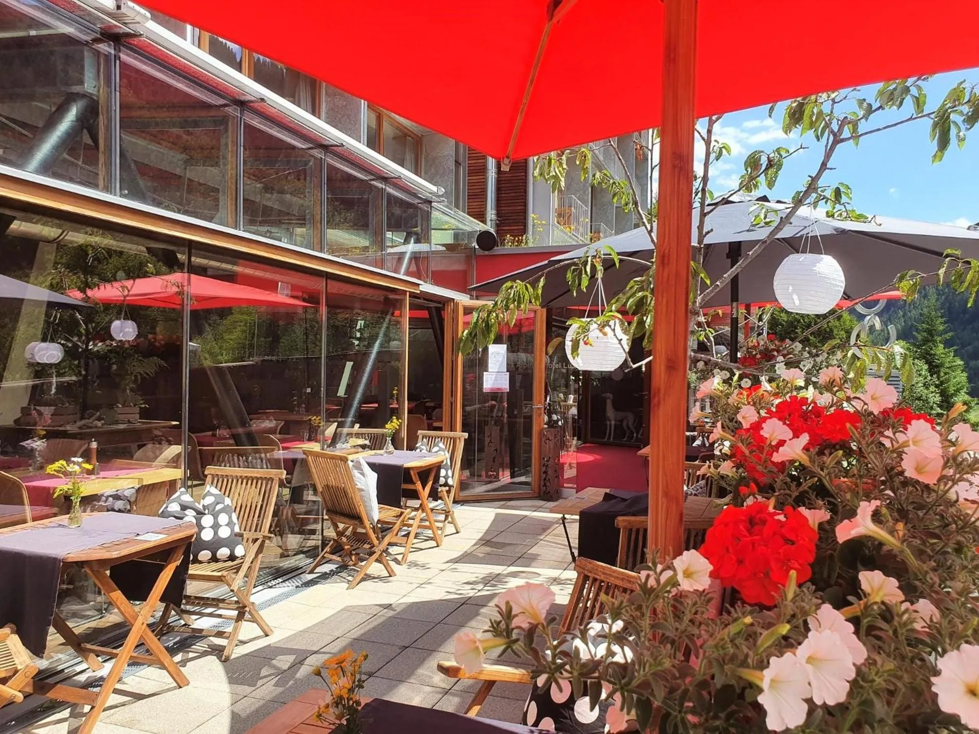 Property building in "Quality Hosts Arlberg" Hotel Lux Alpinae