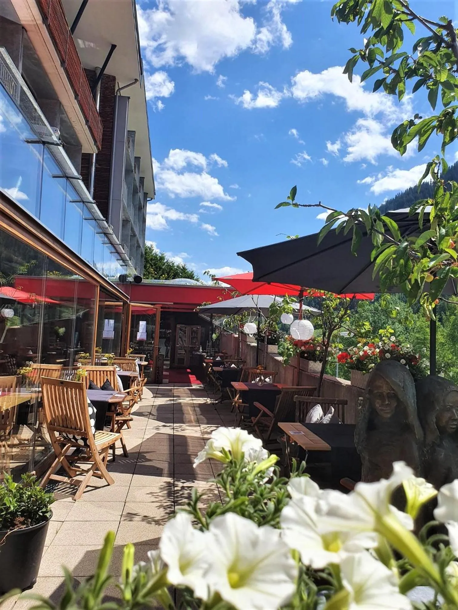 Property building in "Quality Hosts Arlberg" Hotel Lux Alpinae