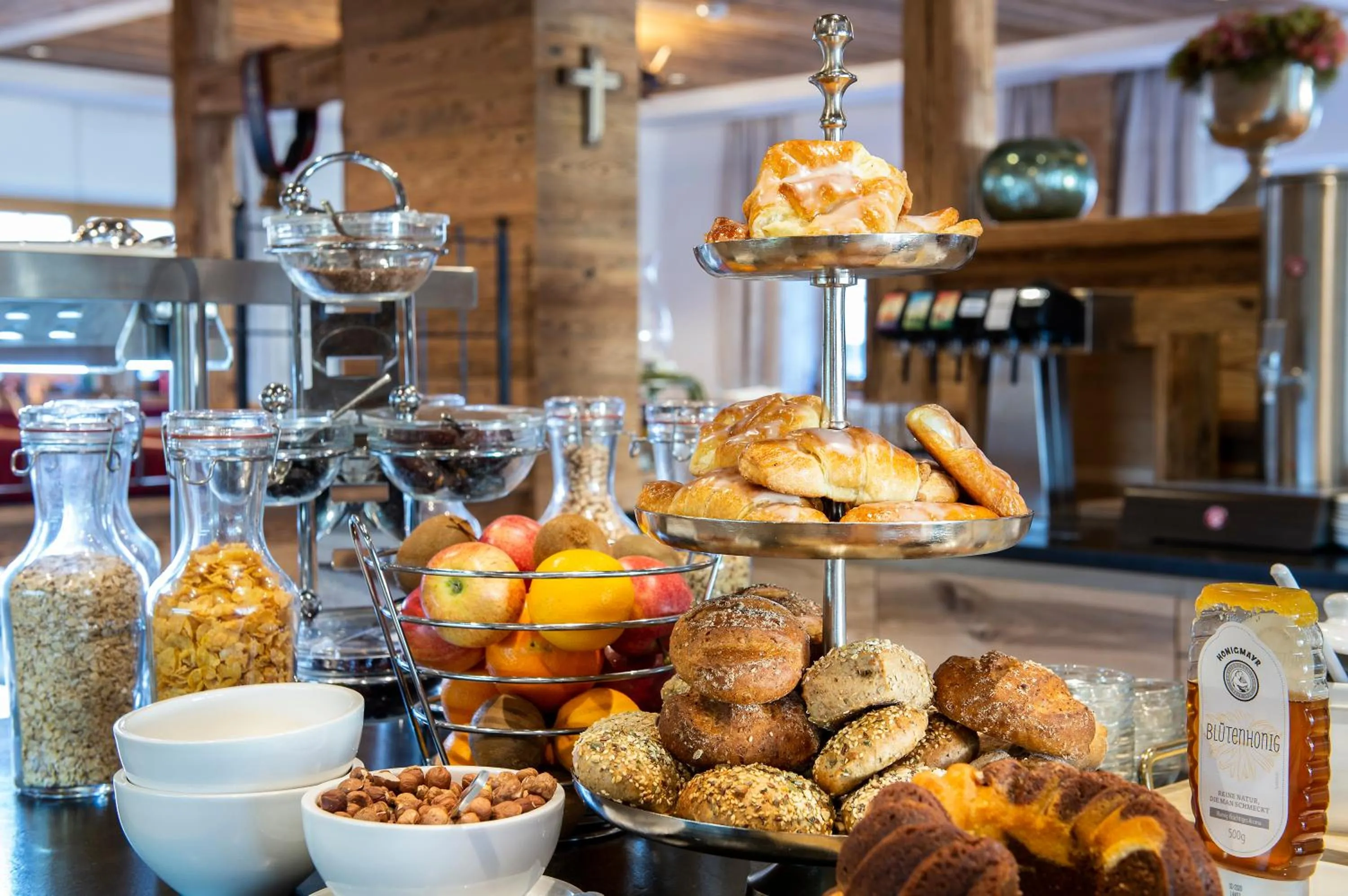 Buffet breakfast in Hotel Sendlhof