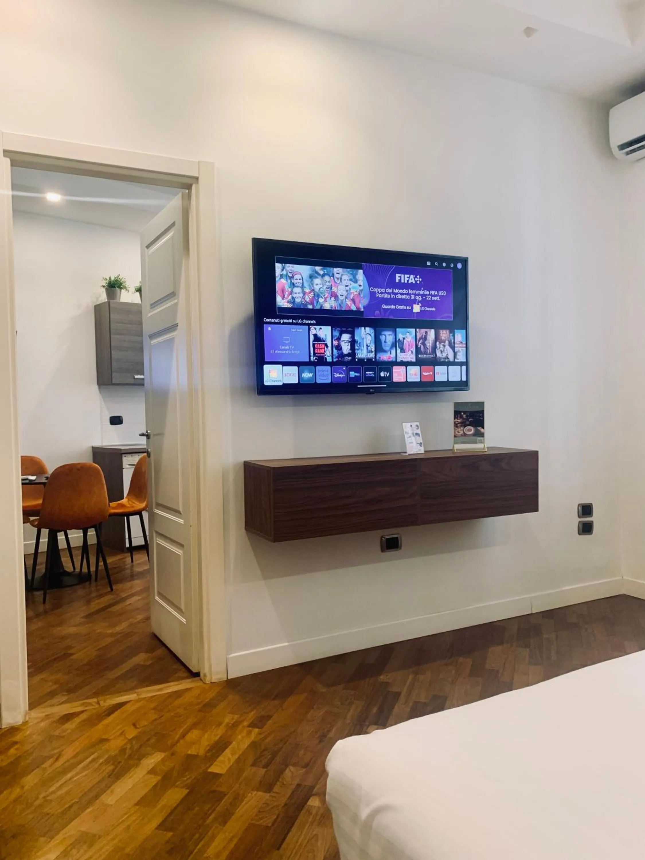 Photo of the whole room, Bed in Napoliday