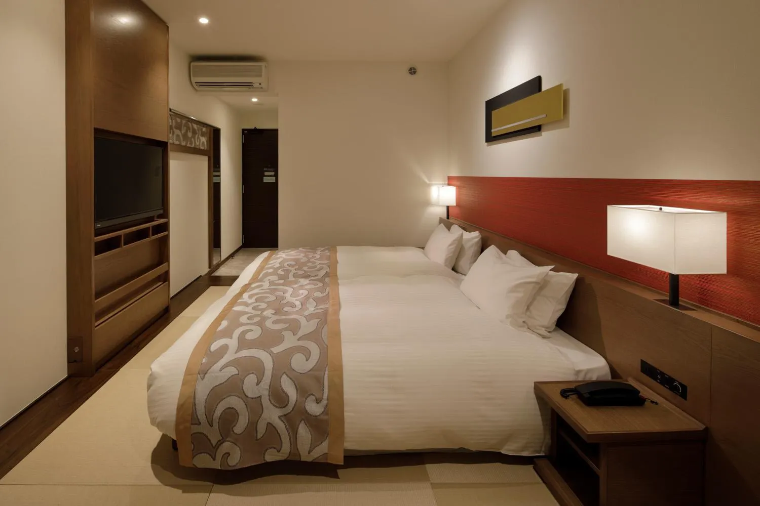 Photo of the whole room, Bed in Ours Inn Hankyu