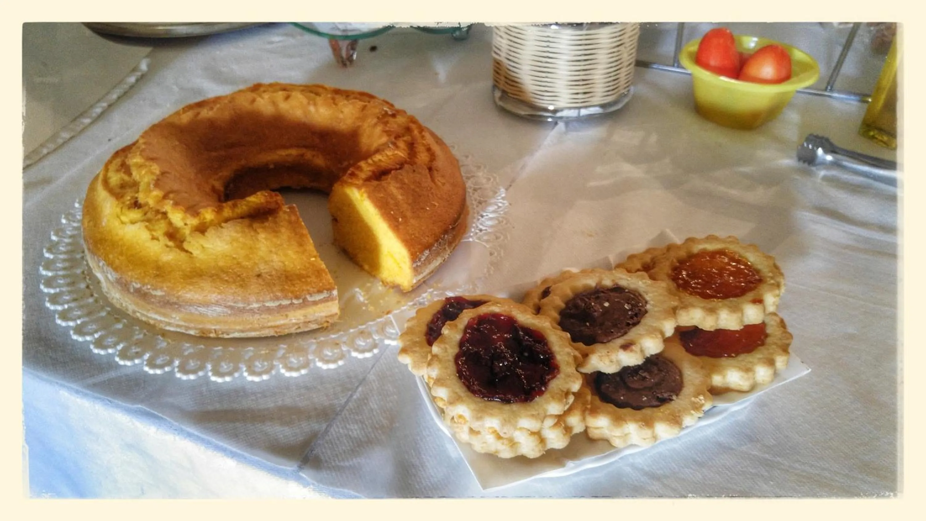 Buffet breakfast in Villa Papaleo B&B