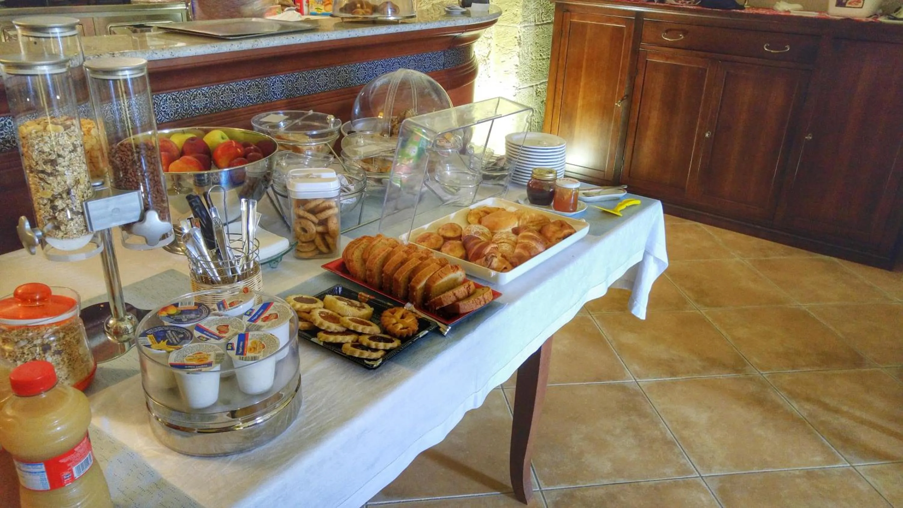 Buffet breakfast in Villa Papaleo B&B