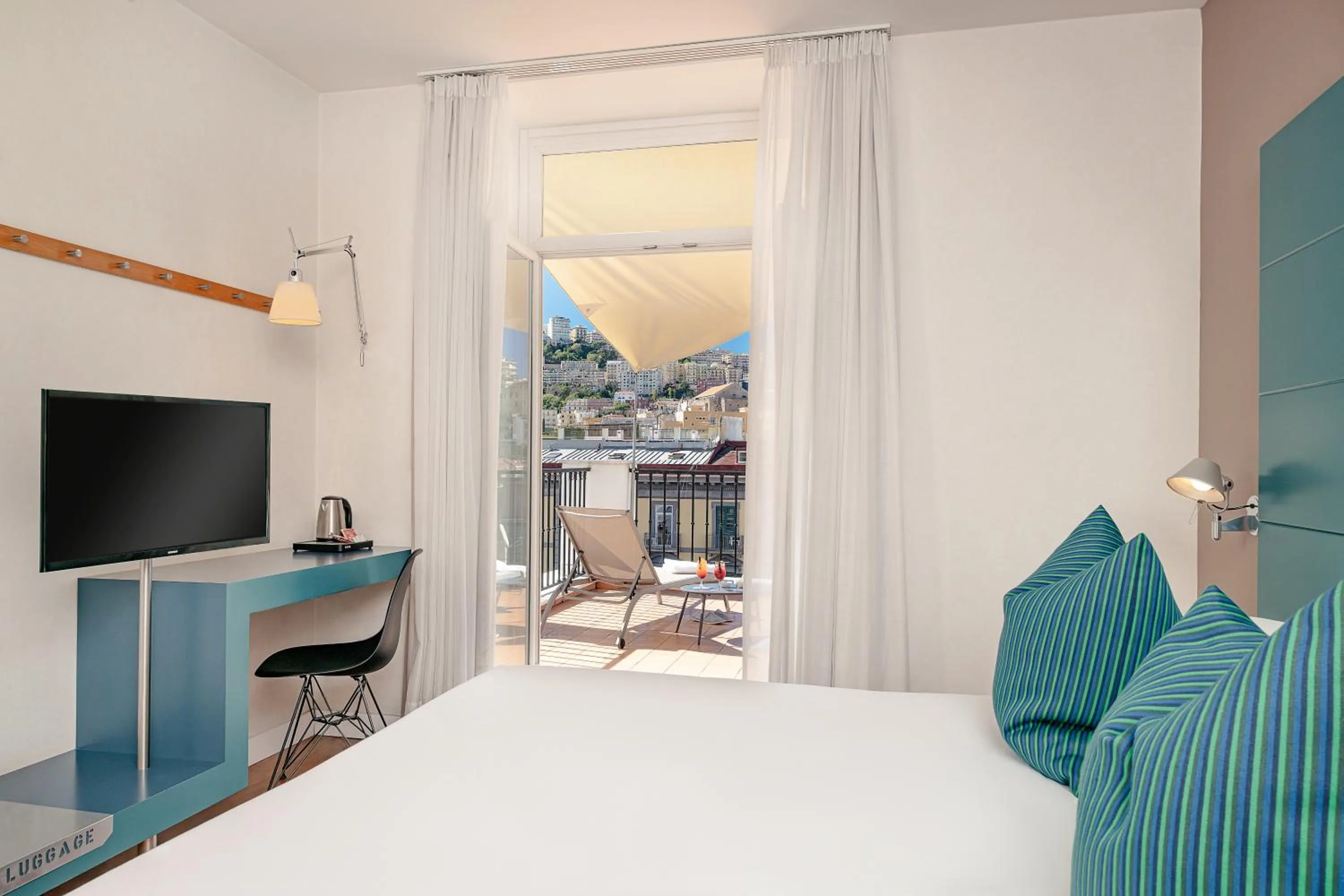 Bedroom, Bed in Hotel Piazza Bellini & Apartments