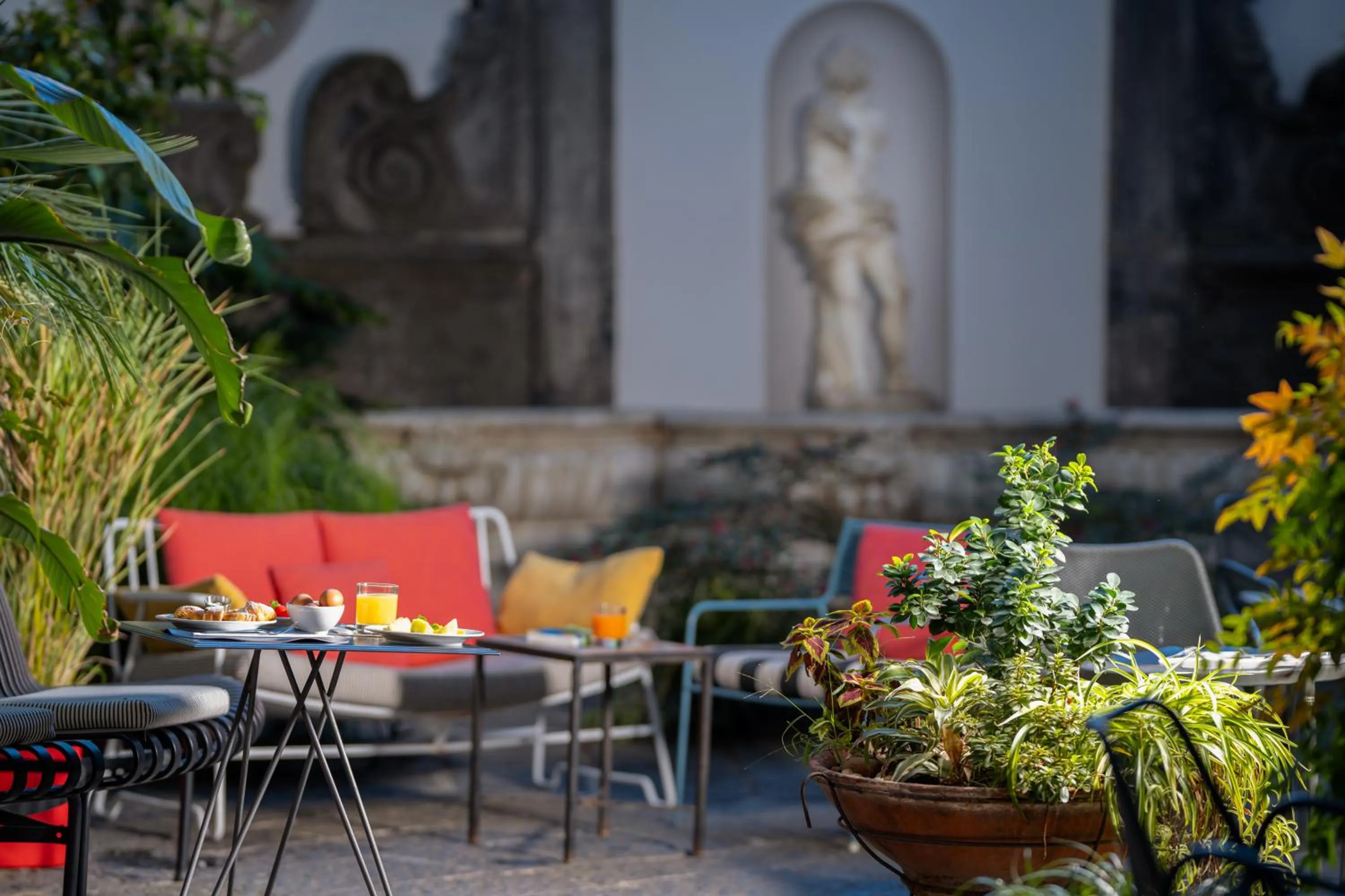 Inner courtyard view in Hotel Piazza Bellini & Apartments
