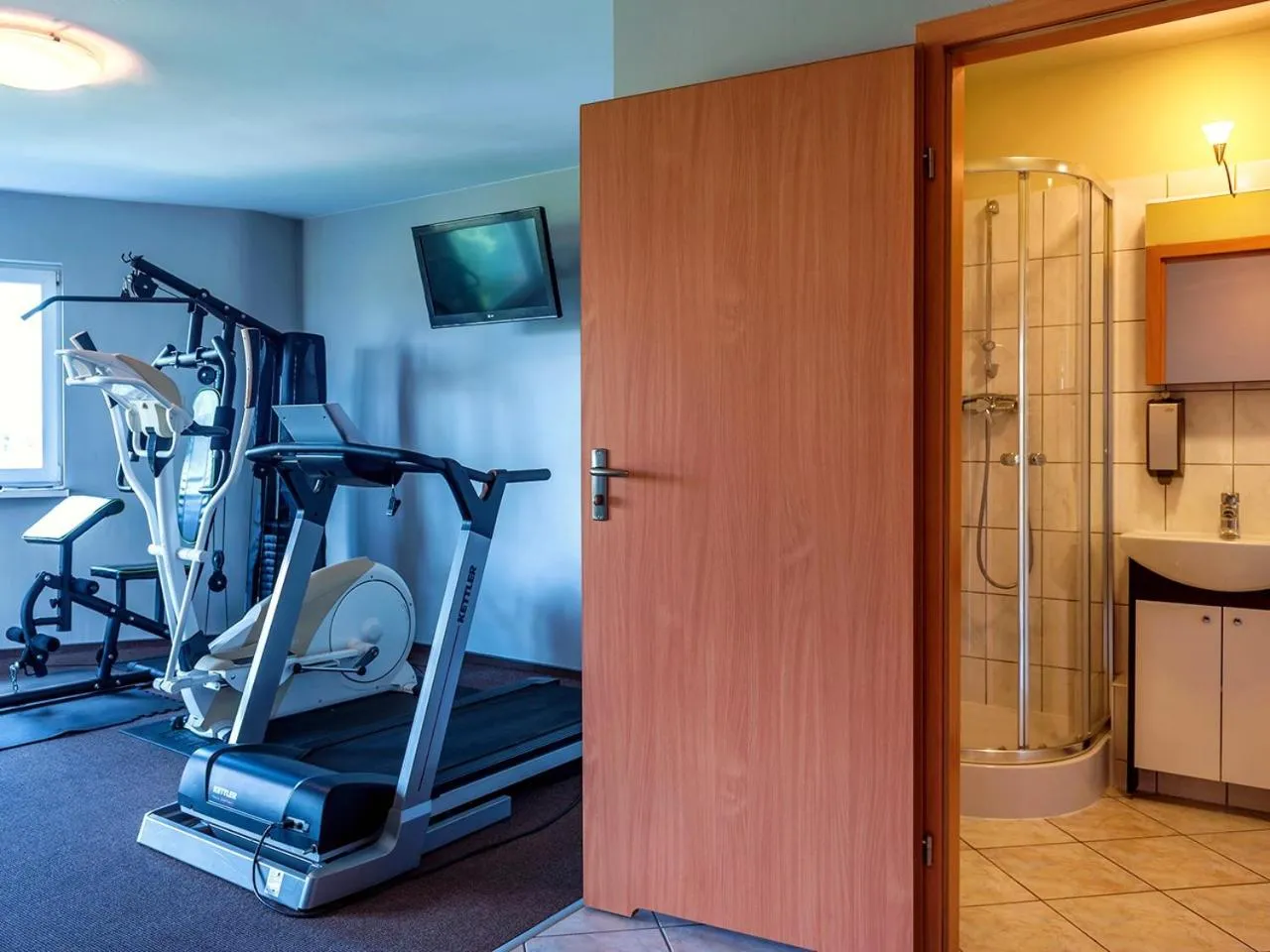 Shower in Delta Apart-House