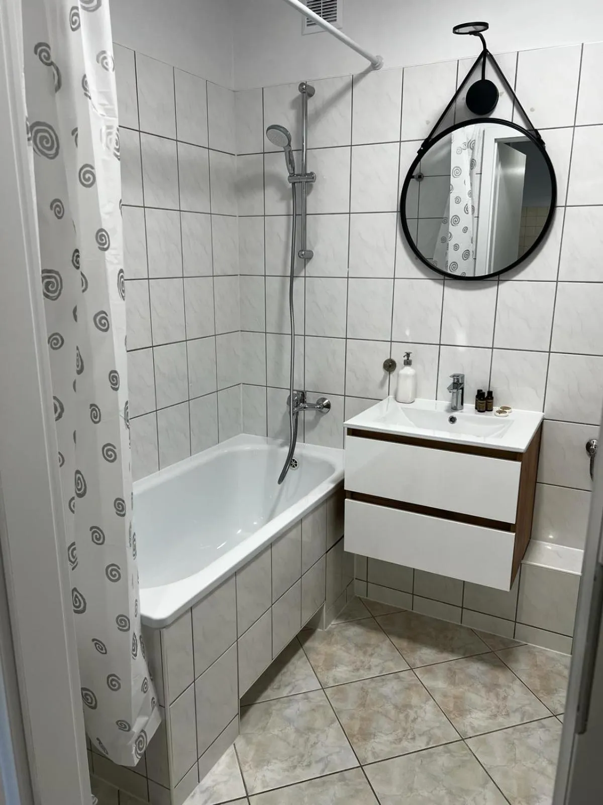 Shower in Delta Apart-House
