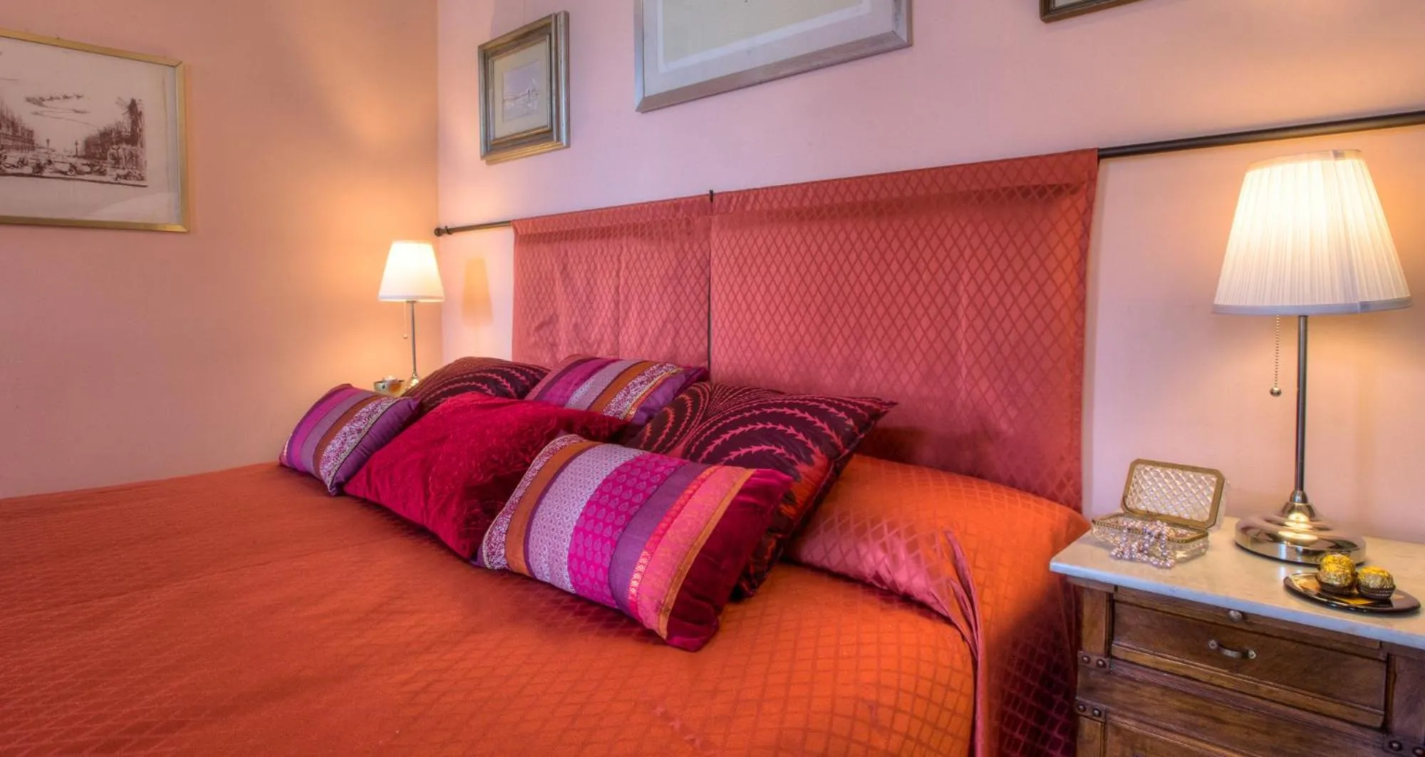 Decorative detail, Bed in Ca' della Corte Flats