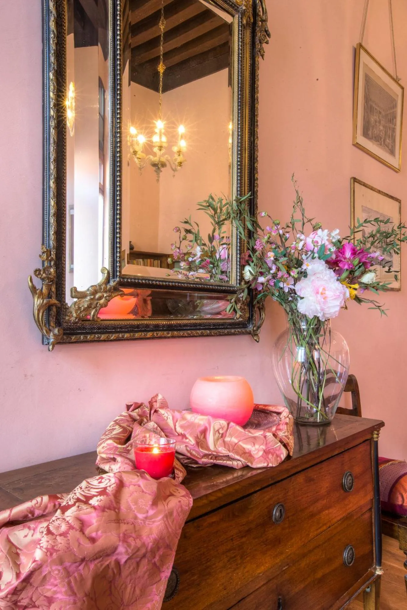 Decorative detail in Ca' della Corte Flats